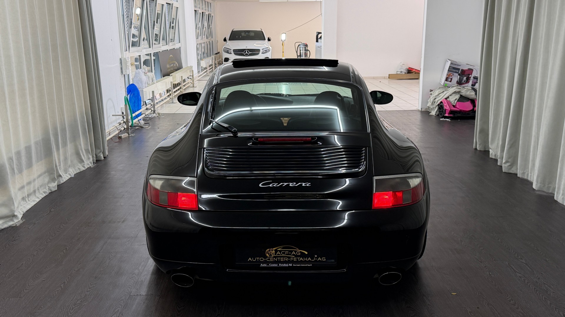 PORSCHE 911 Carrera-image-4