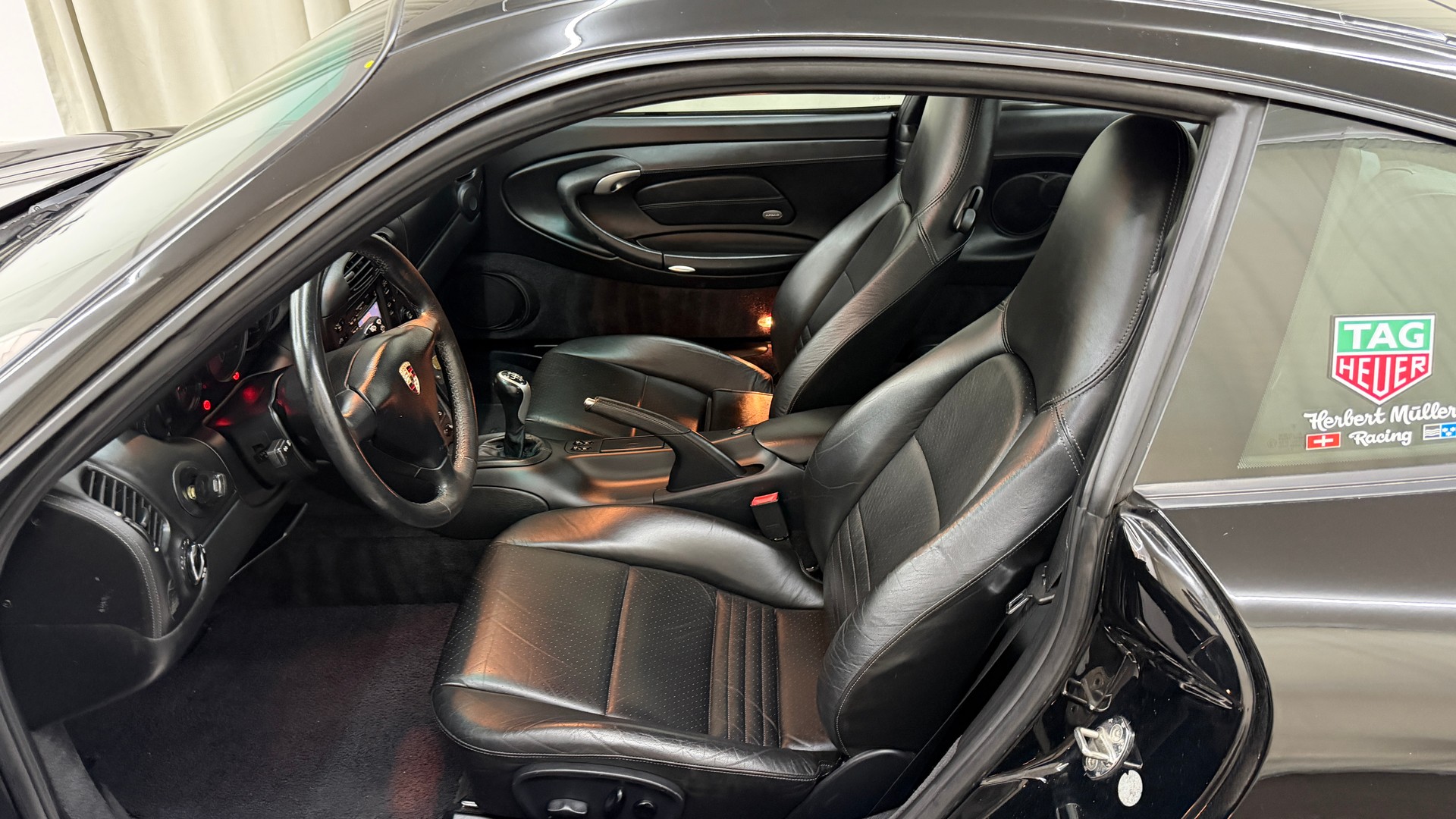 PORSCHE 911 Carrera-image-6