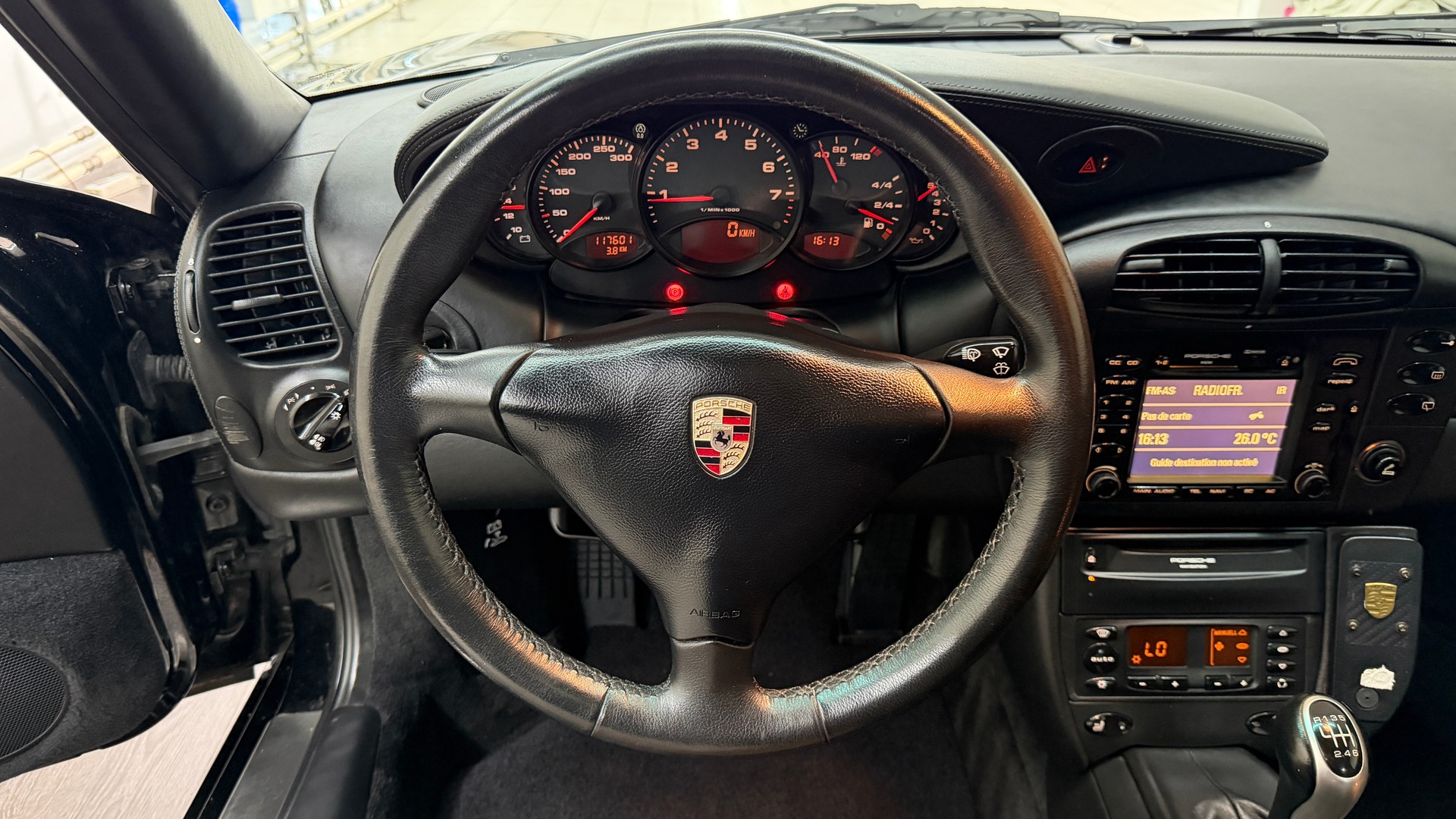 PORSCHE 911 Carrera-image-7