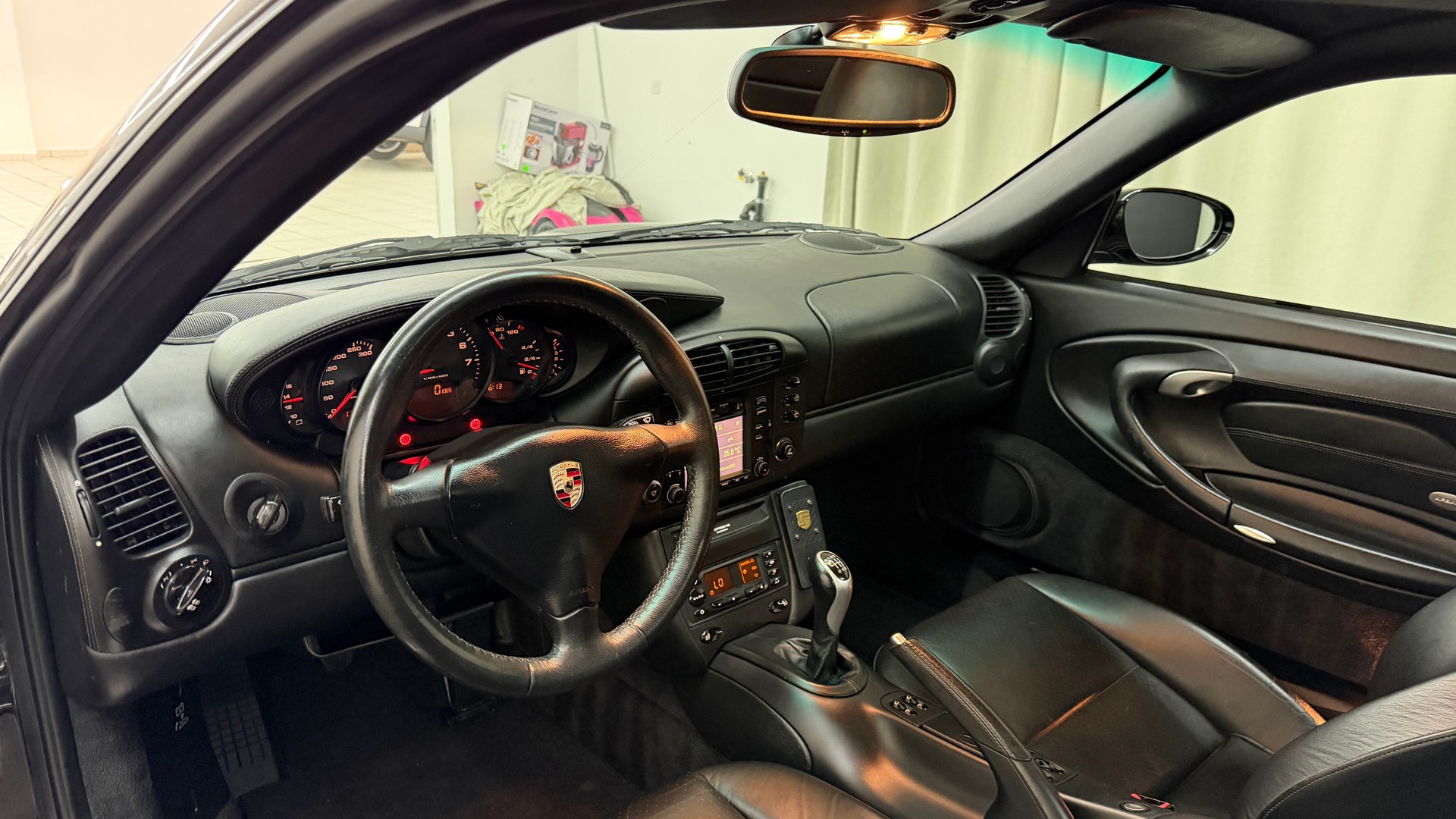 PORSCHE 911 Carrera-image-9