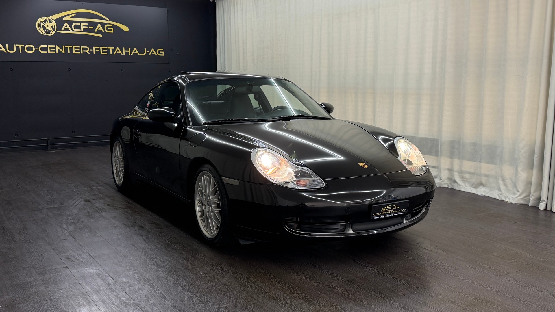 PORSCHE 911 Carrera-image-2
