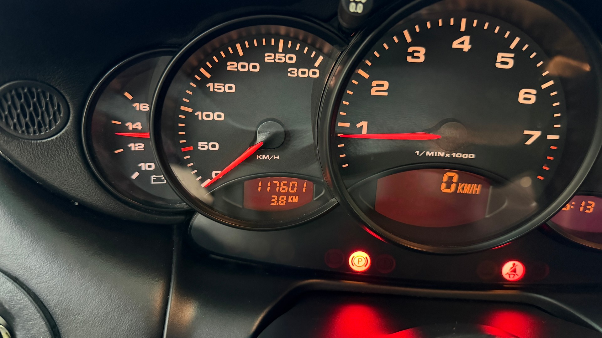 PORSCHE 911 Carrera-image-10