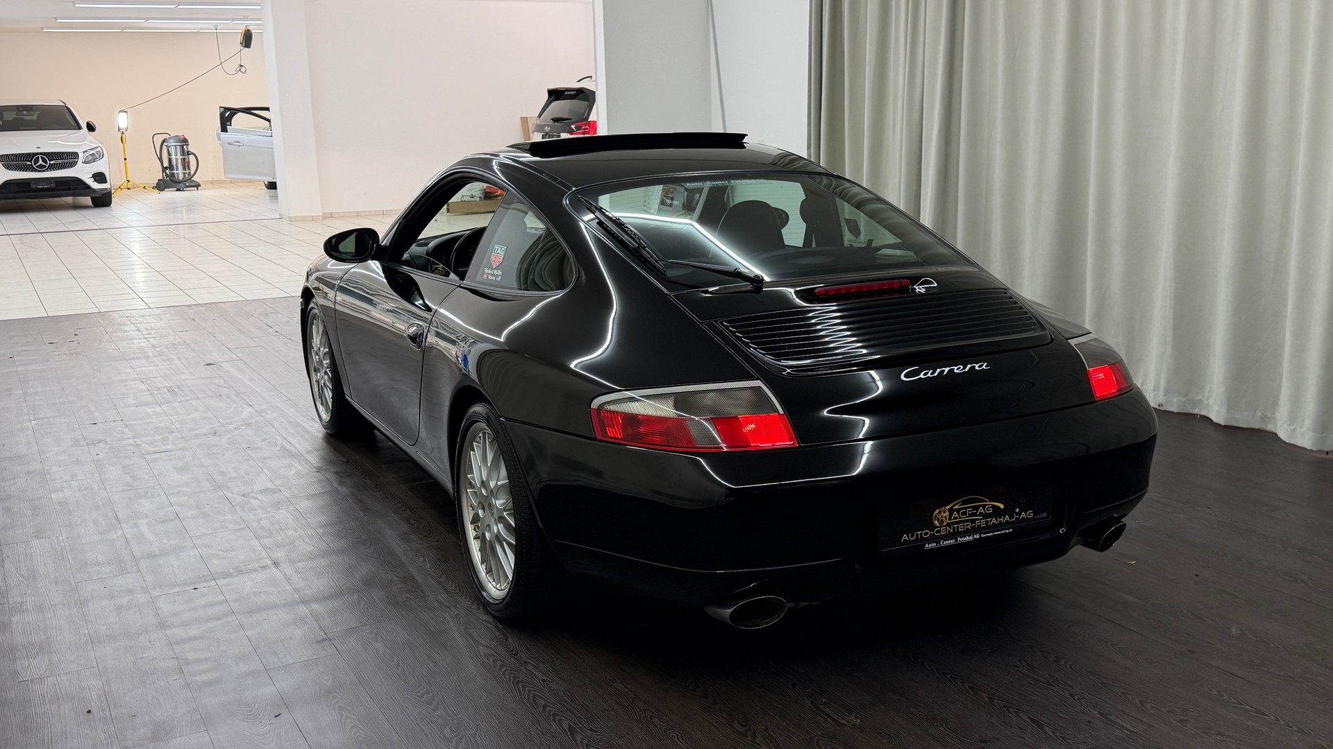 PORSCHE 911 Carrera-image-5