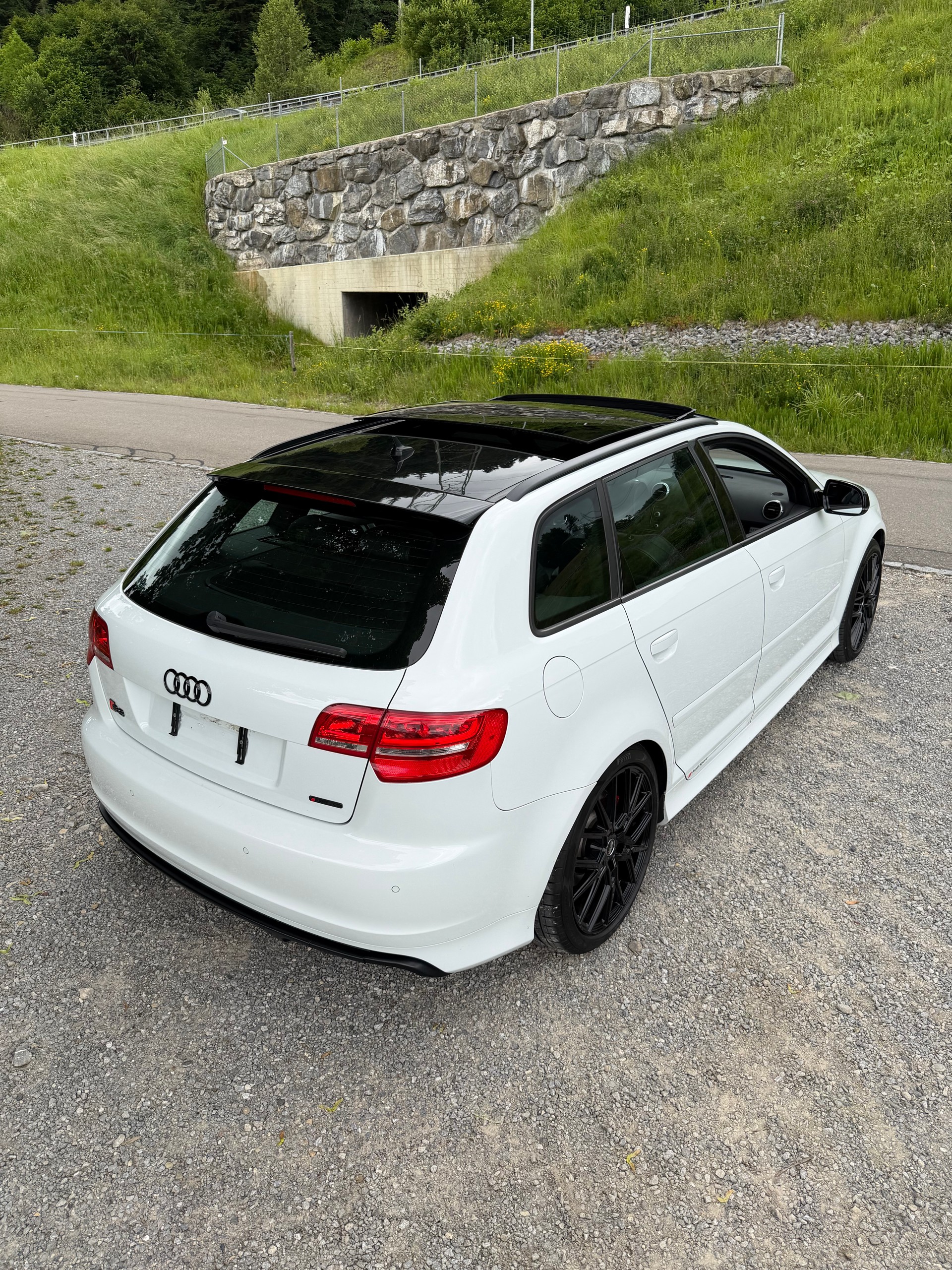 AUDI 2.0 T FSI quattro S-Tronic-image-3
