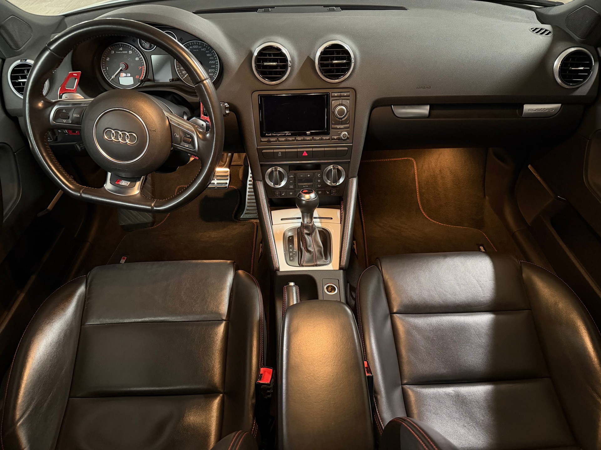AUDI 2.0 T FSI quattro S-Tronic-image-5