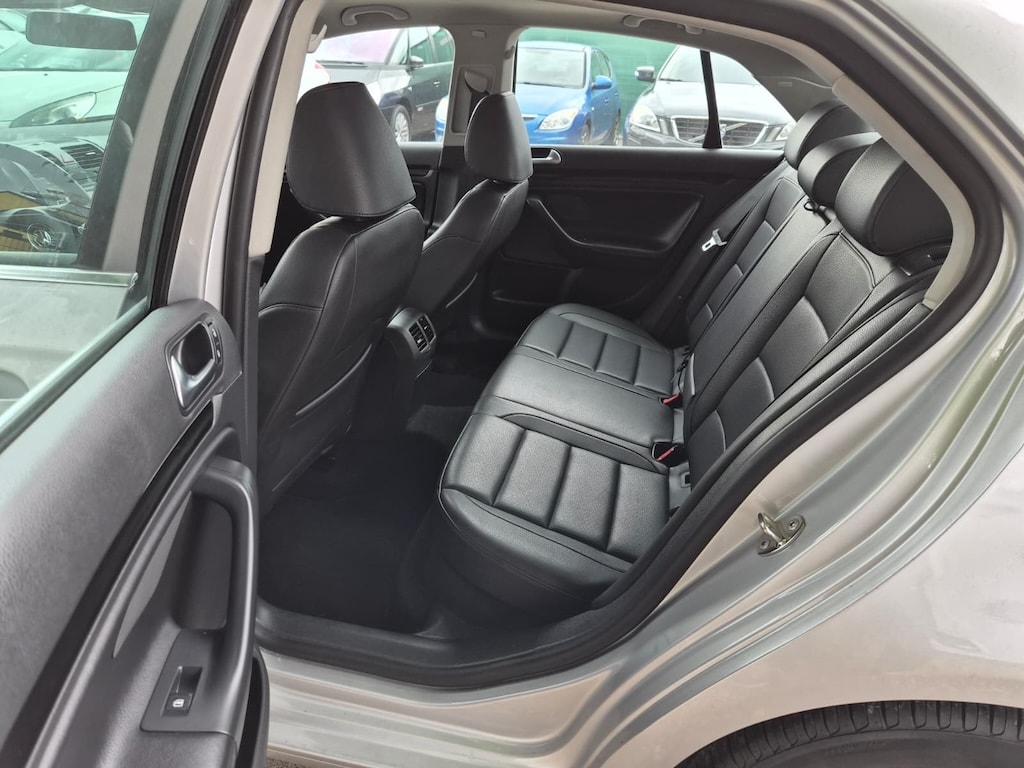 VW JETTA 2.0 TDI Highline-image-8