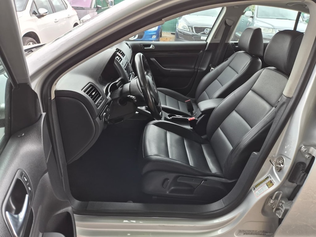 VW JETTA 2.0 TDI Highline-image-7
