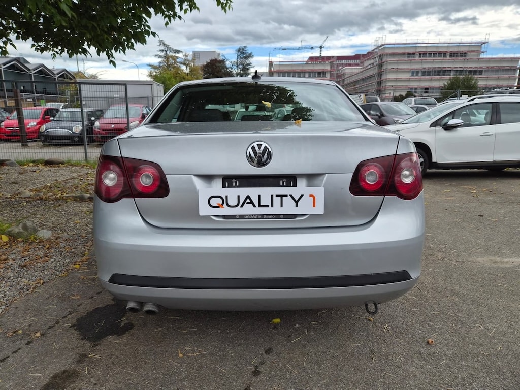 VW JETTA 2.0 TDI Highline-image-4