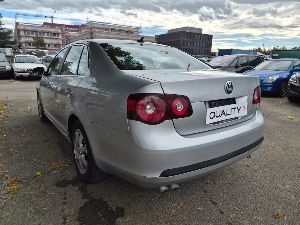VW JETTA 2.0 TDI Highline-image-3