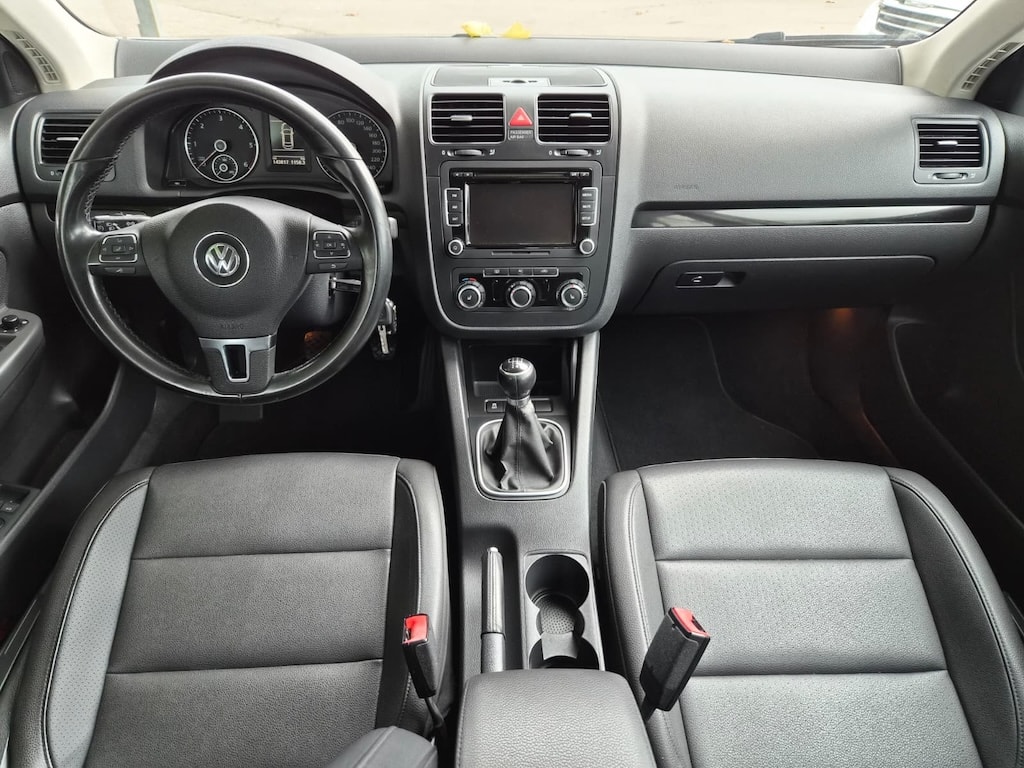 VW JETTA 2.0 TDI Highline-image-11