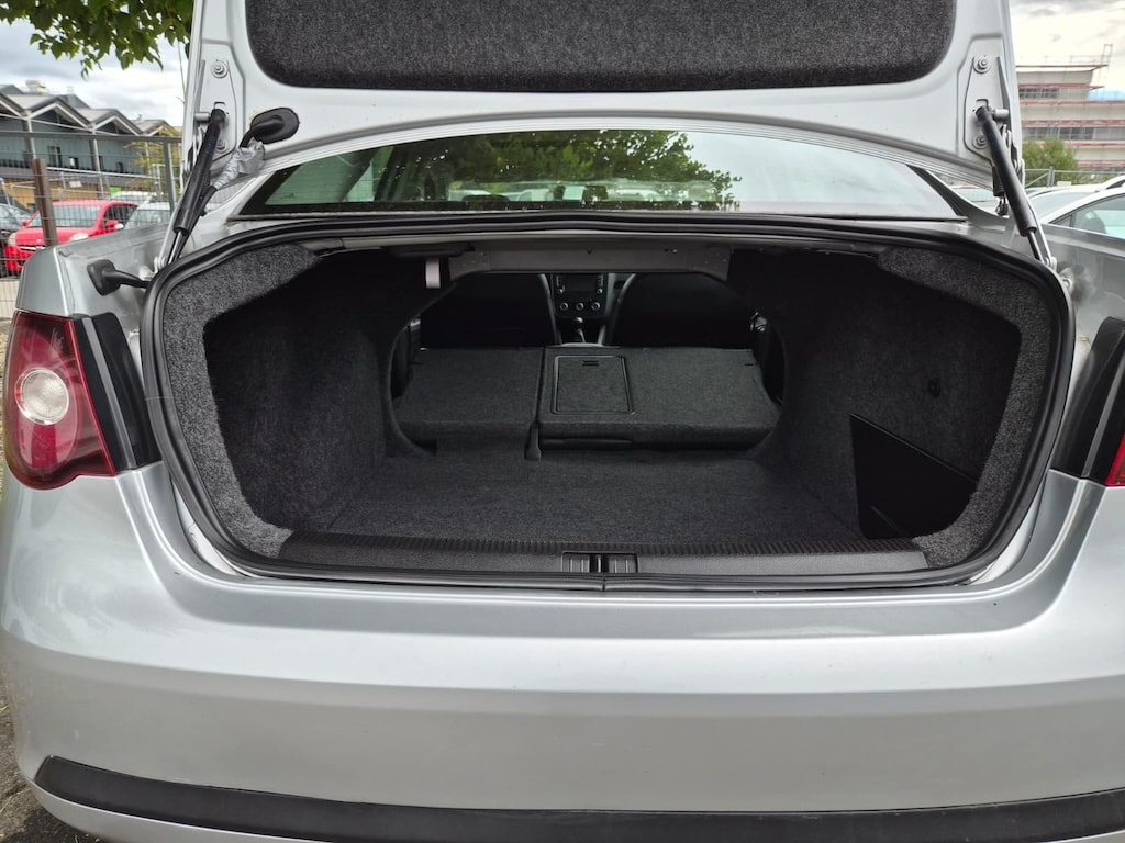 VW JETTA 2.0 TDI Highline-image-15