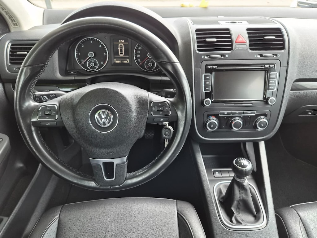VW JETTA 2.0 TDI Highline-image-12