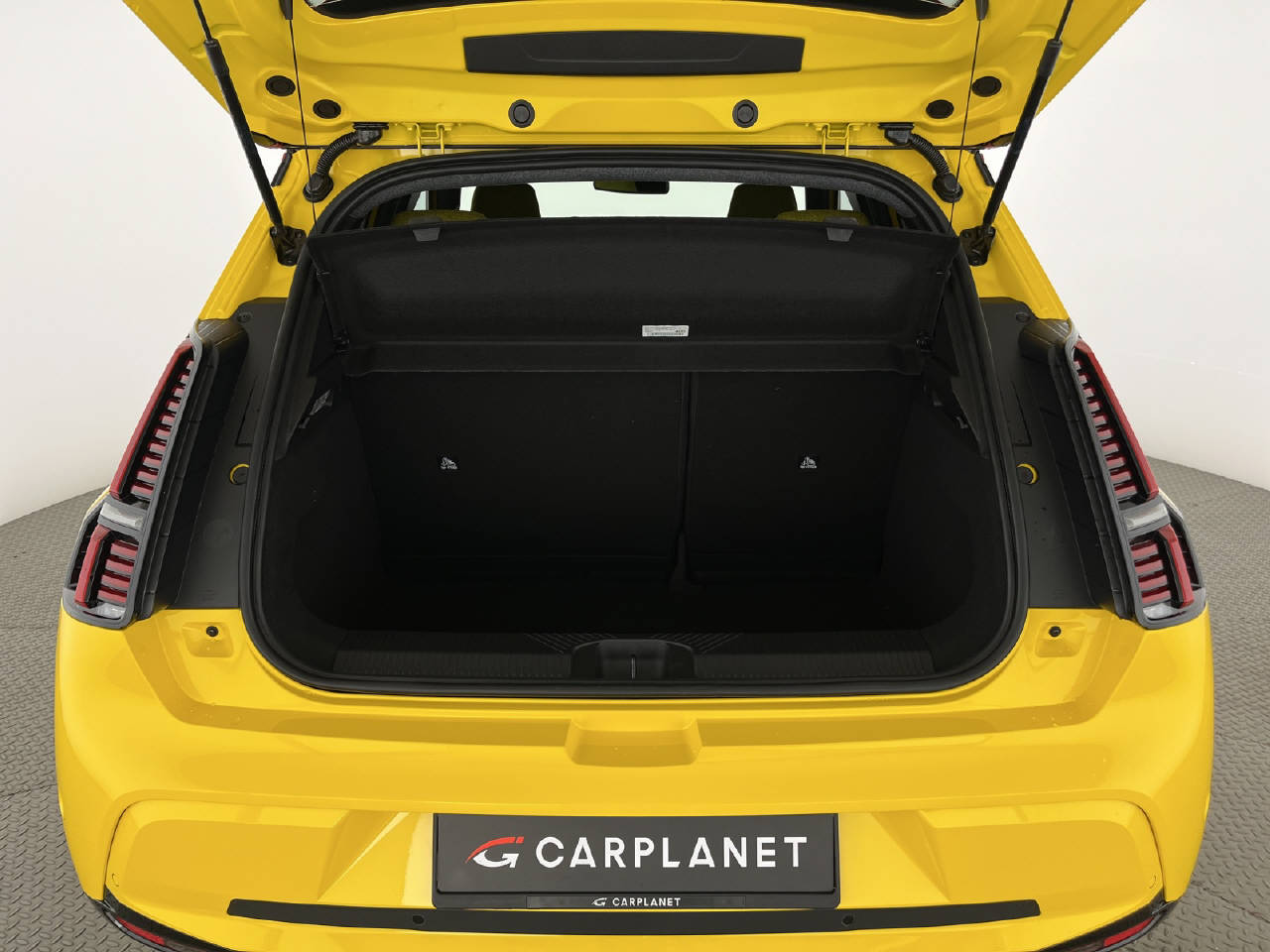 RENAULT R5 E-Tech Comfort Range iconic five-image-17
