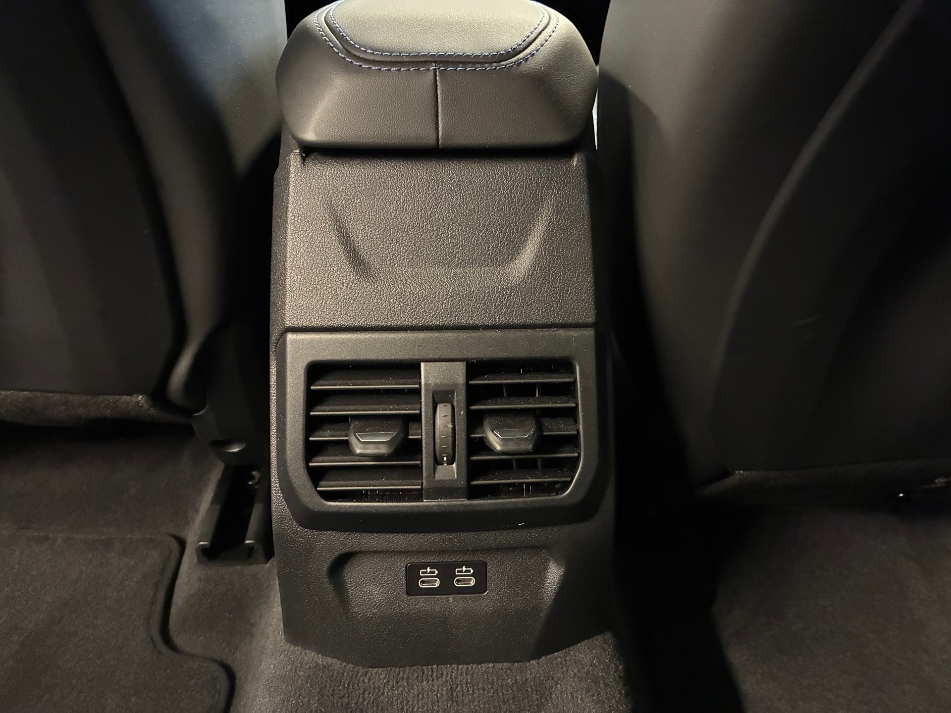 BMW M135i xDrive-image-18
