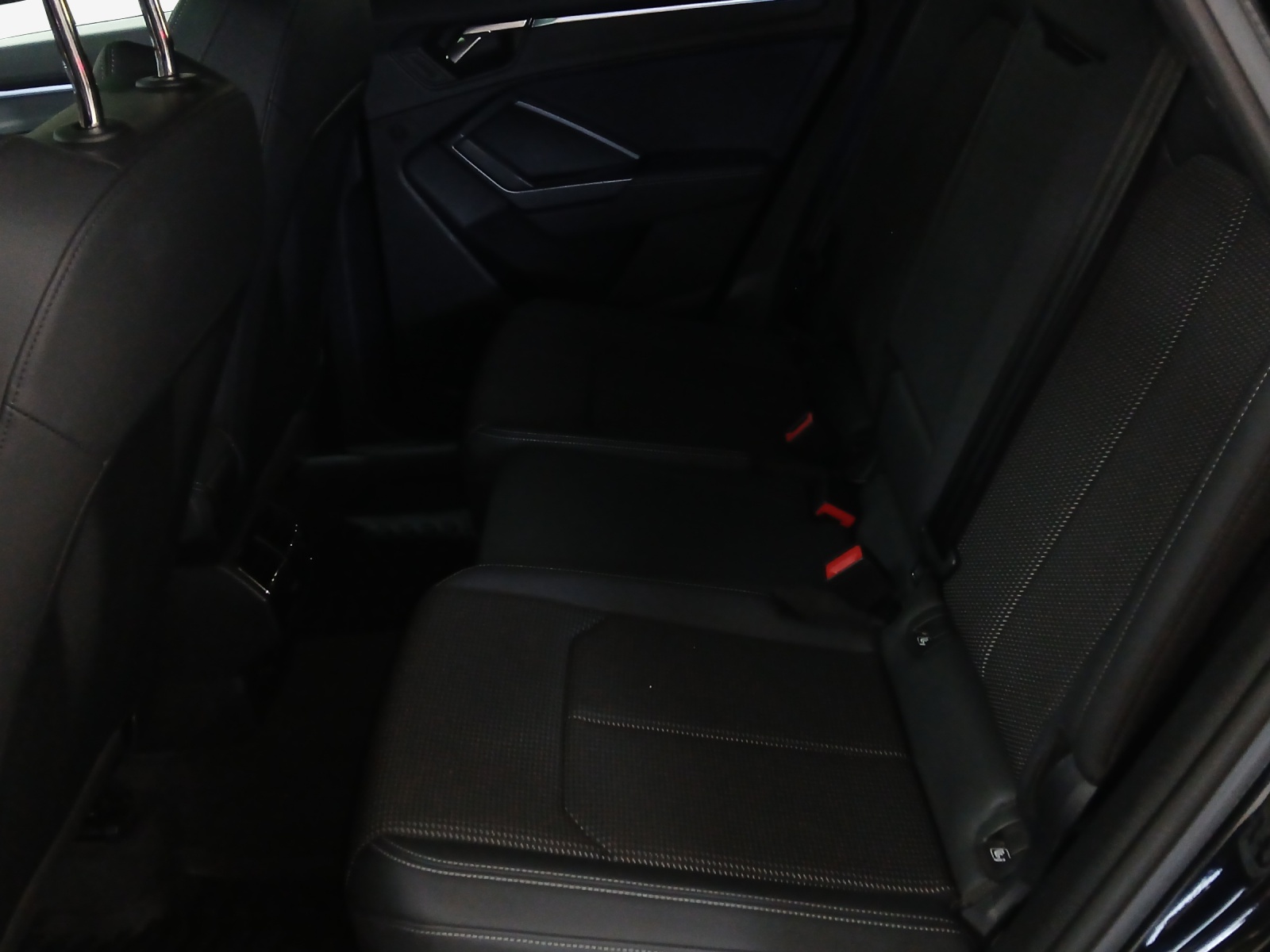 AUDI Q3 45 TFSI S line quattro S-tronic-image-11