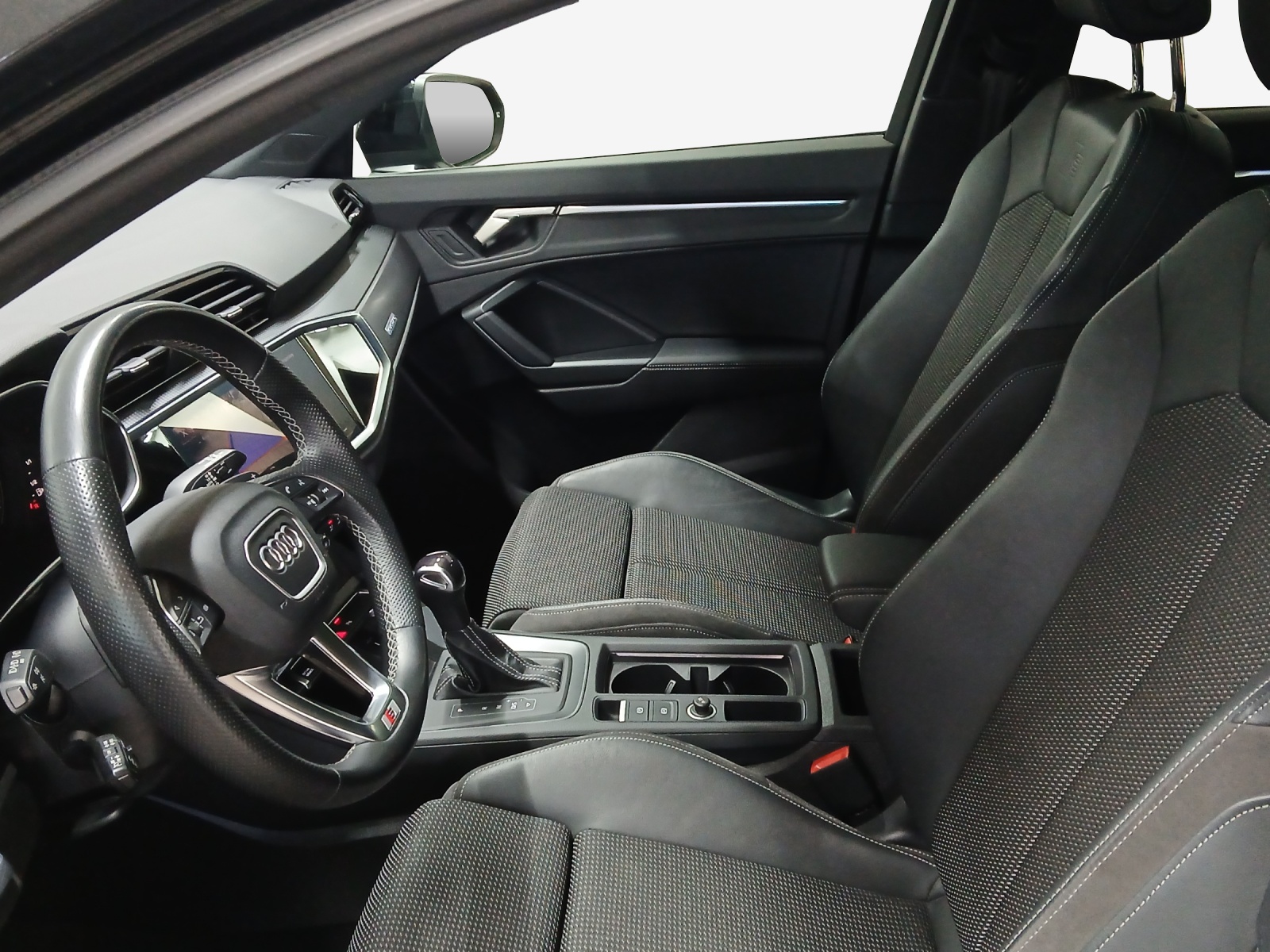 AUDI Q3 45 TFSI S line quattro S-tronic-image-7