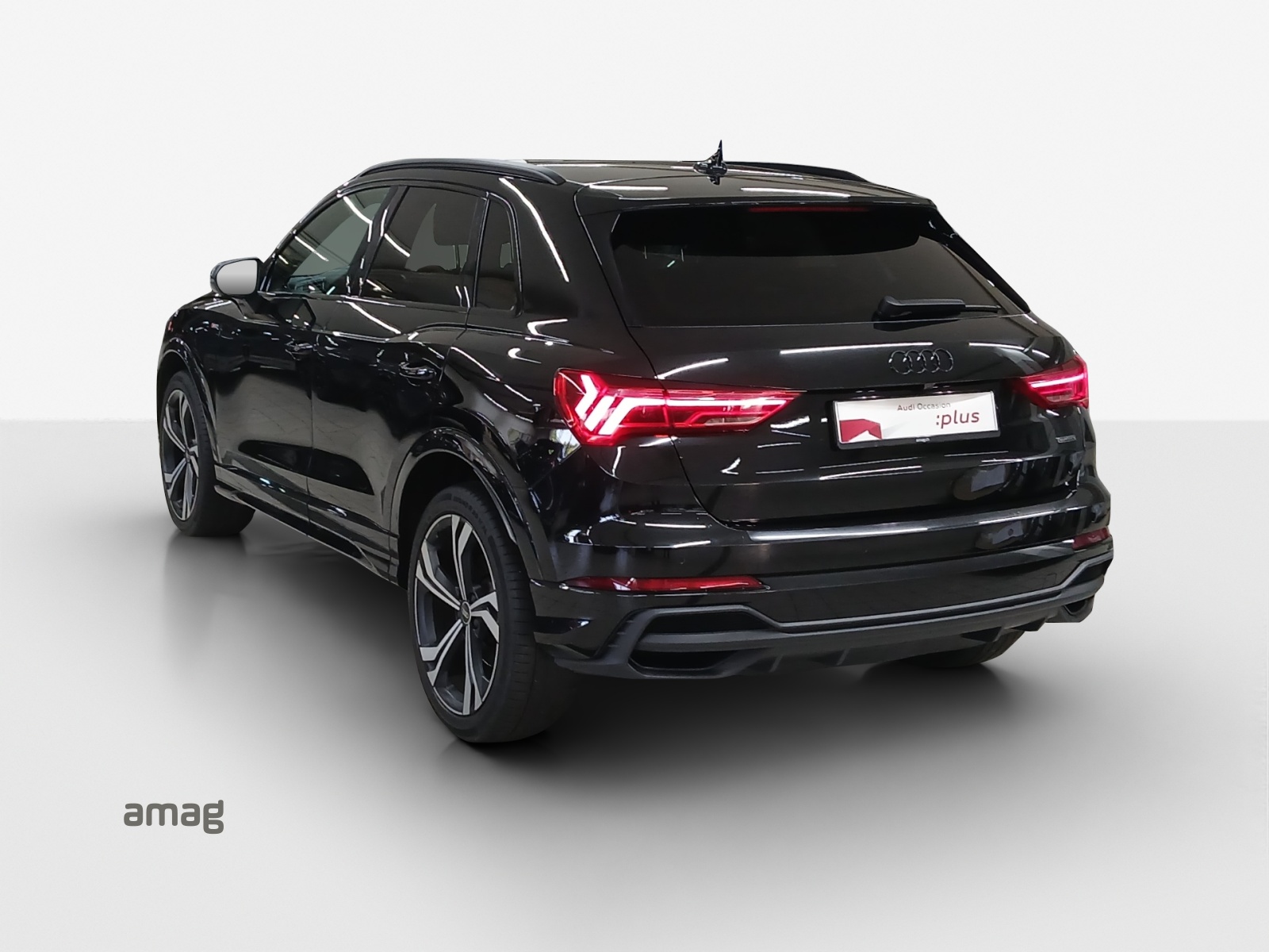 AUDI Q3 45 TFSI S line quattro S-tronic-image-2