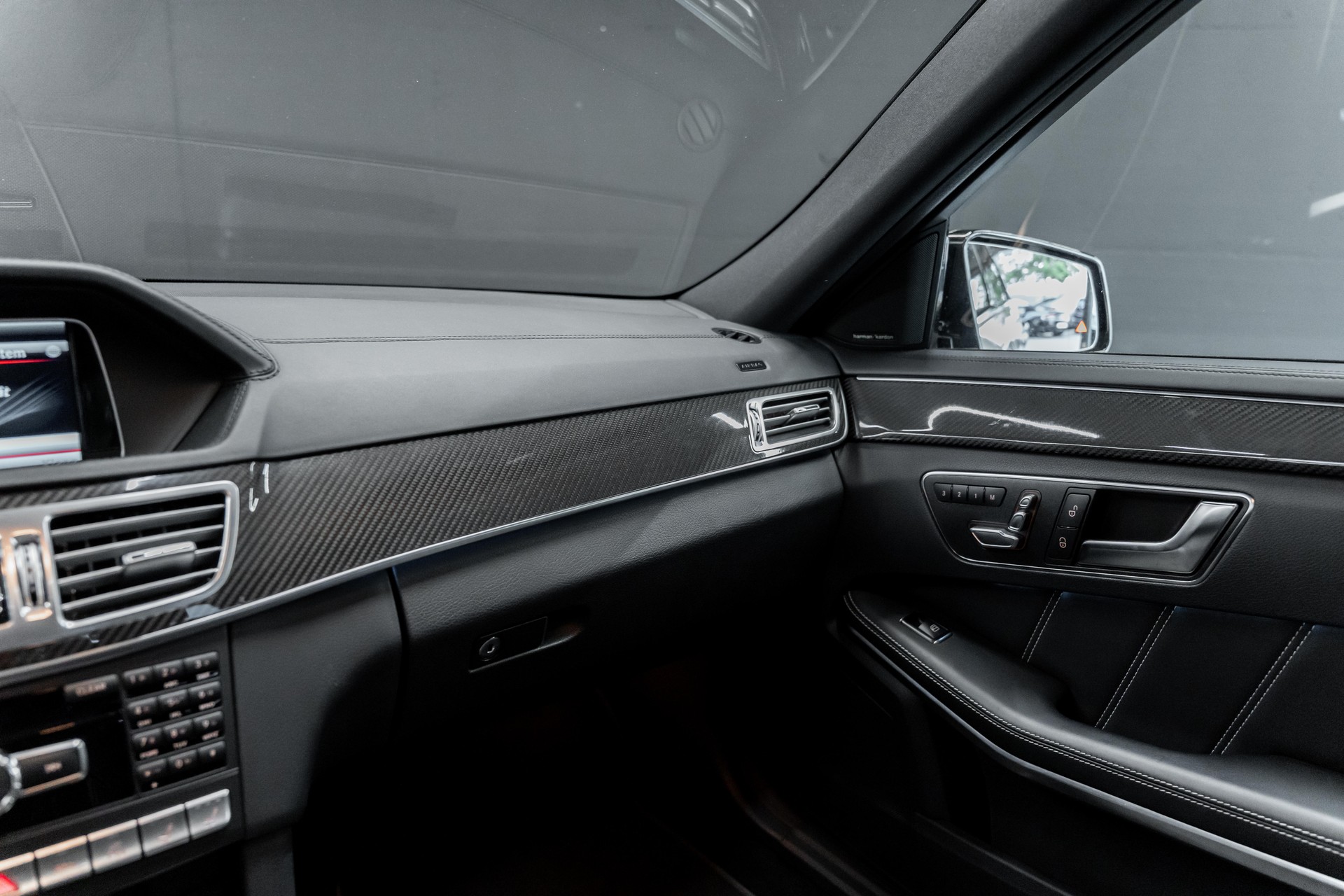 MERCEDES-BENZ E 63 AMG S 4Matic Speedshift / BRABUS- Teile / Carbon innen & aussen / Schiebedach / Sitzkühlung / Sitzheizung uvm..-image-14