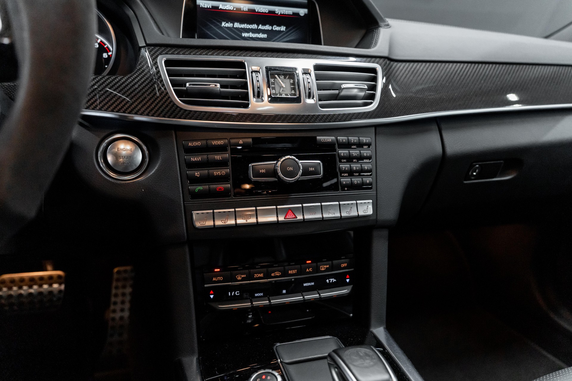 MERCEDES-BENZ E 63 AMG S 4Matic Speedshift / BRABUS- Teile / Carbon innen & aussen / Schiebedach / Sitzkühlung / Sitzheizung uvm..-image-12