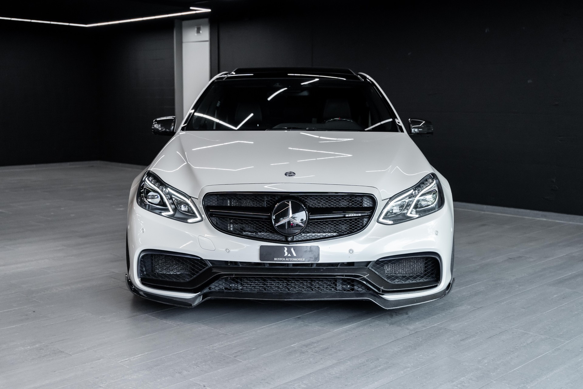 MERCEDES-BENZ E 63 AMG S 4Matic Speedshift / BRABUS- Teile / Carbon innen & aussen / Schiebedach / Sitzkühlung / Sitzheizung uvm..-image-2