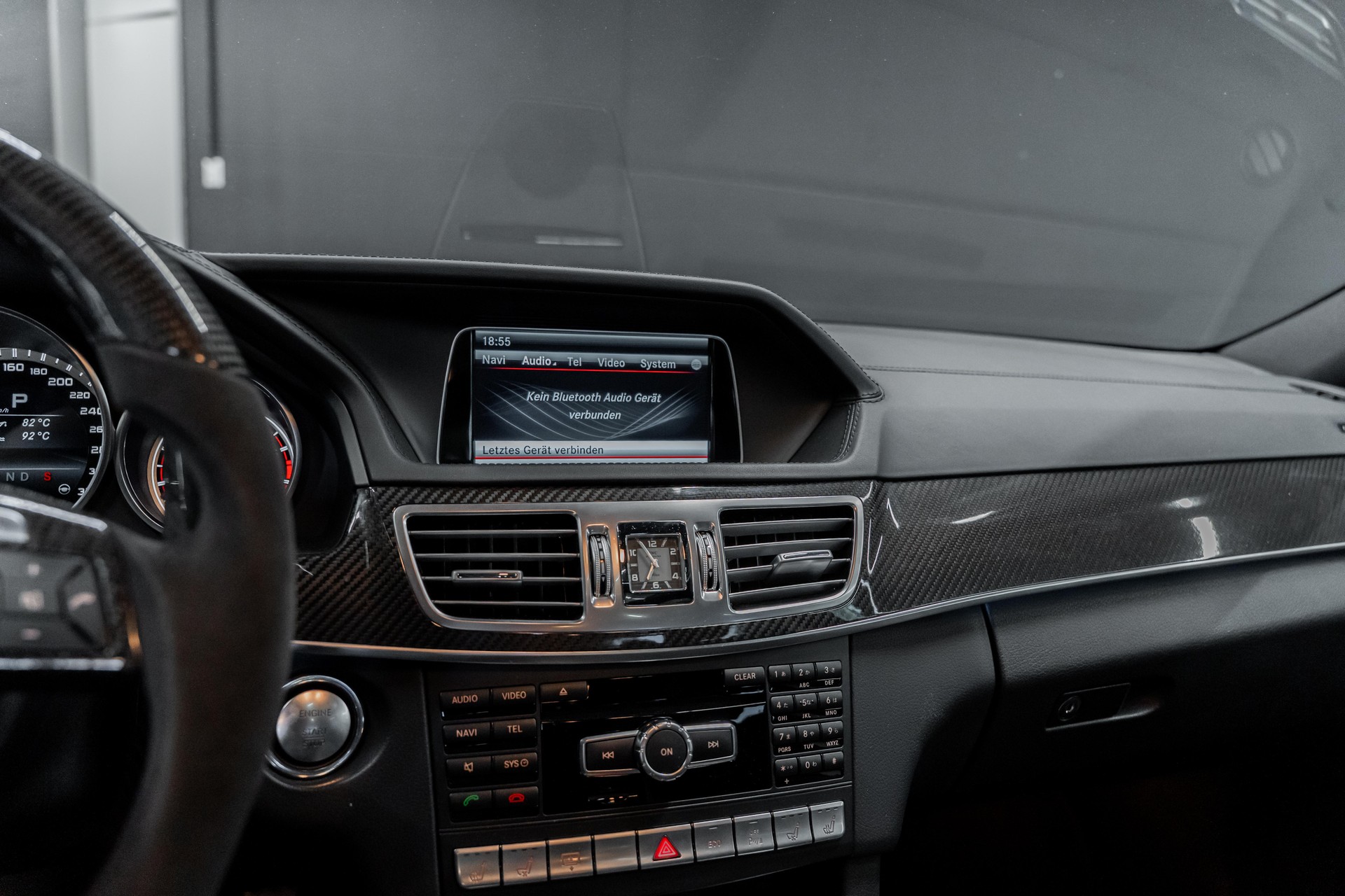 MERCEDES-BENZ E 63 AMG S 4Matic Speedshift / BRABUS- Teile / Carbon innen & aussen / Schiebedach / Sitzkühlung / Sitzheizung uvm..-image-13