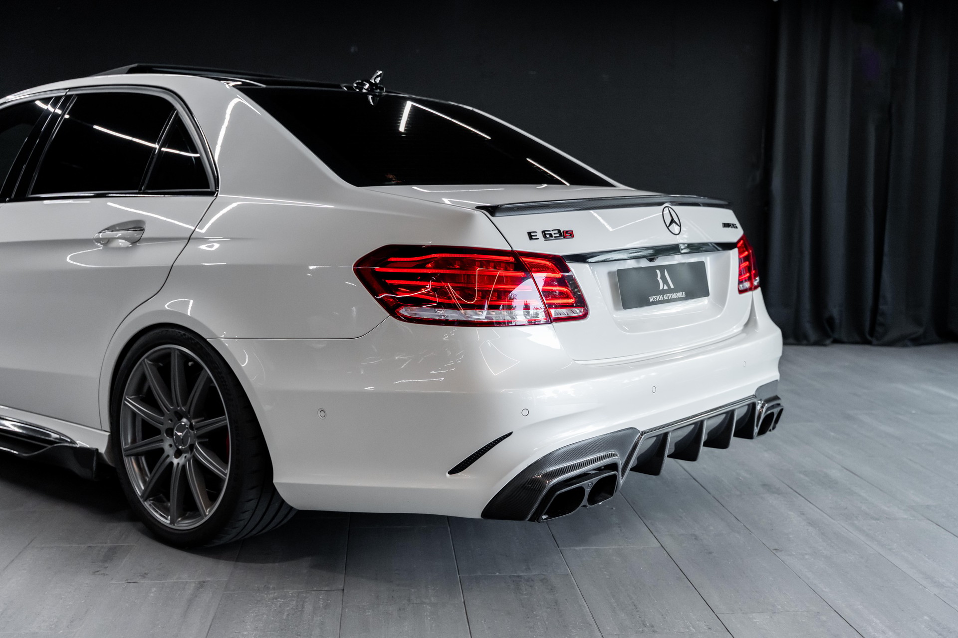 MERCEDES-BENZ E 63 AMG S 4Matic Speedshift / BRABUS- Teile / Carbon innen & aussen / Schiebedach / Sitzkühlung / Sitzheizung uvm..-image-6