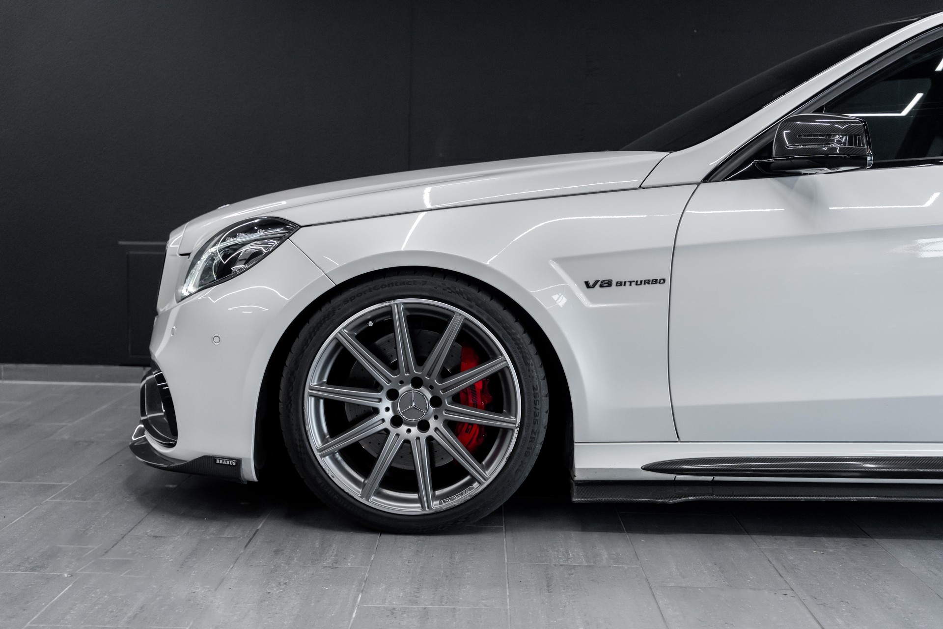 MERCEDES-BENZ E 63 AMG S 4Matic Speedshift / BRABUS- Teile / Carbon innen & aussen / Schiebedach / Sitzkühlung / Sitzheizung uvm..-image-4
