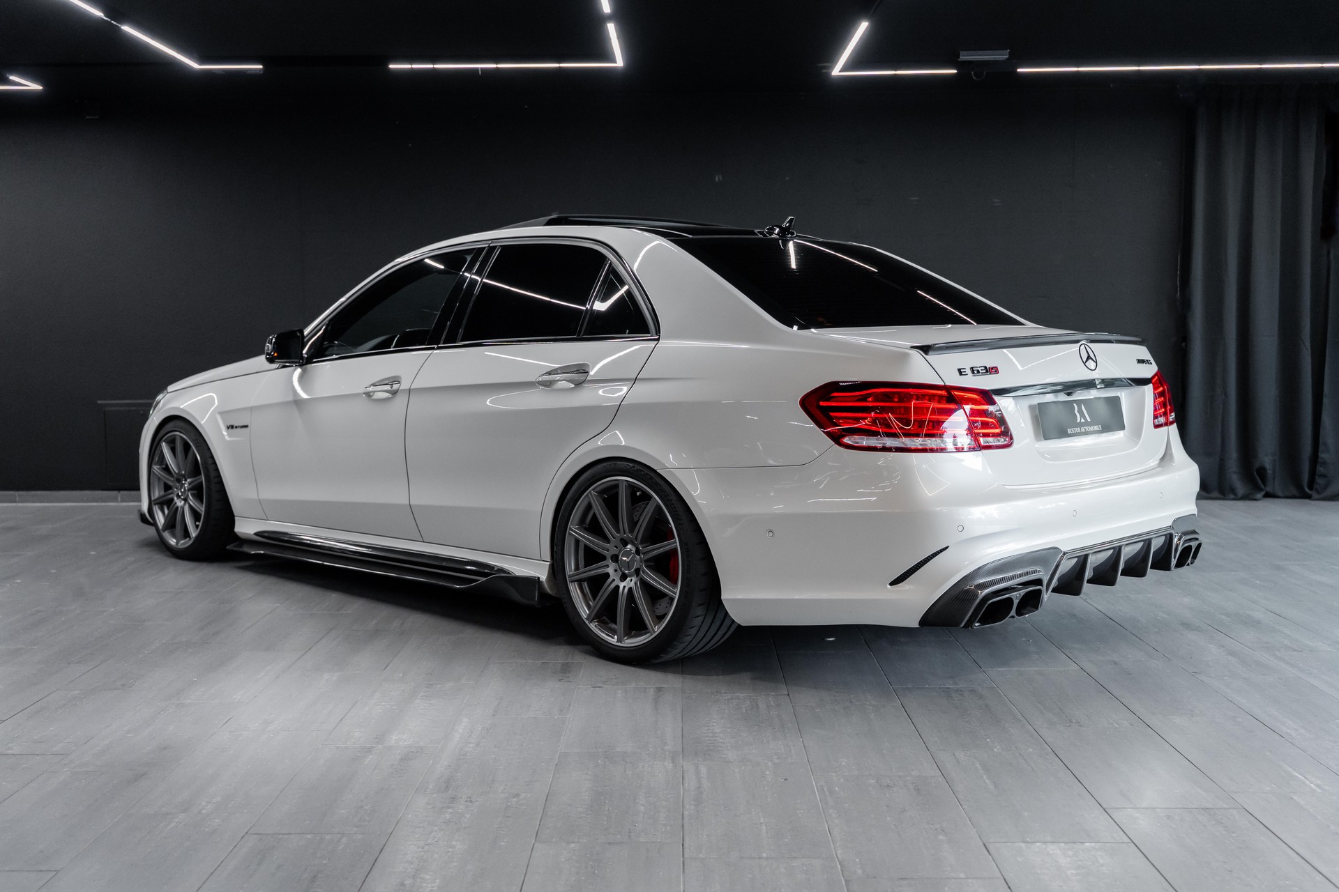 MERCEDES-BENZ E 63 AMG S 4Matic Speedshift / BRABUS- Teile / Carbon innen & aussen / Schiebedach / Sitzkühlung / Sitzheizung uvm..-image-7