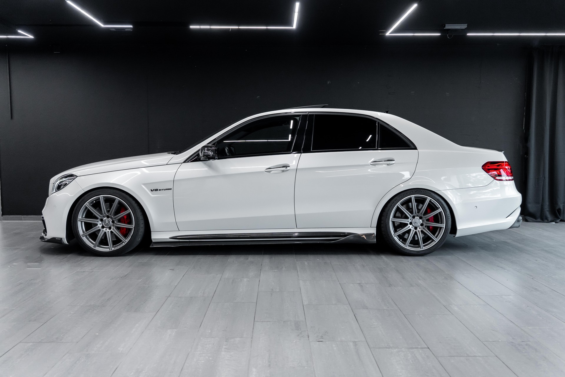 MERCEDES-BENZ E 63 AMG S 4Matic Speedshift / BRABUS- Teile / Carbon innen & aussen / Schiebedach / Sitzkühlung / Sitzheizung uvm..-image-3