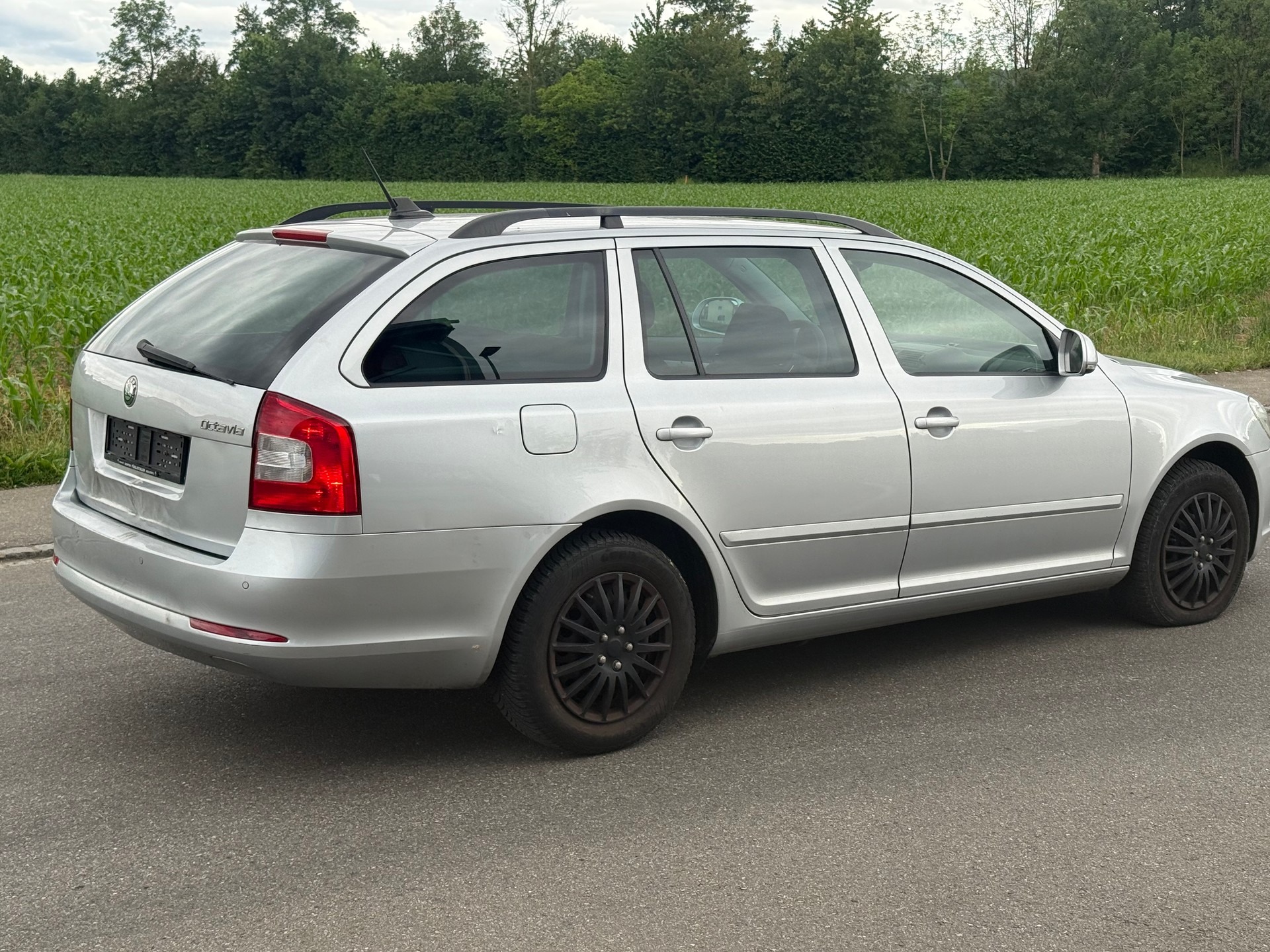 SKODA Octavia Combi 1.6 TDI Ambiente-image-6