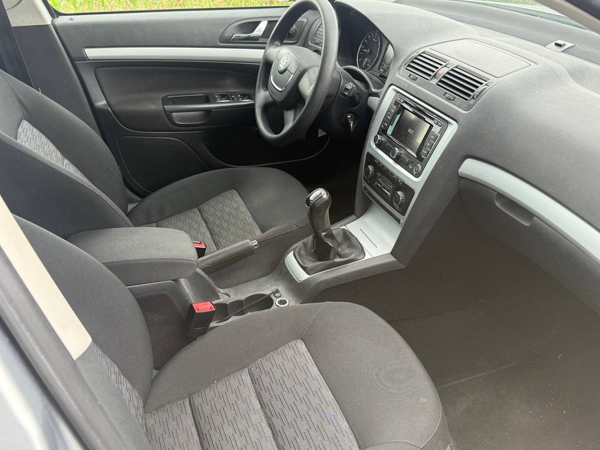 SKODA Octavia Combi 1.6 TDI Ambiente-image-8