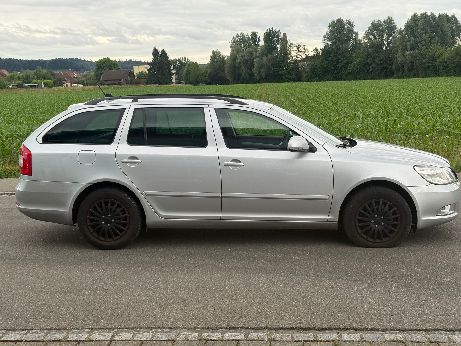 SKODA Octavia Combi 1.6 TDI Ambiente-image-5