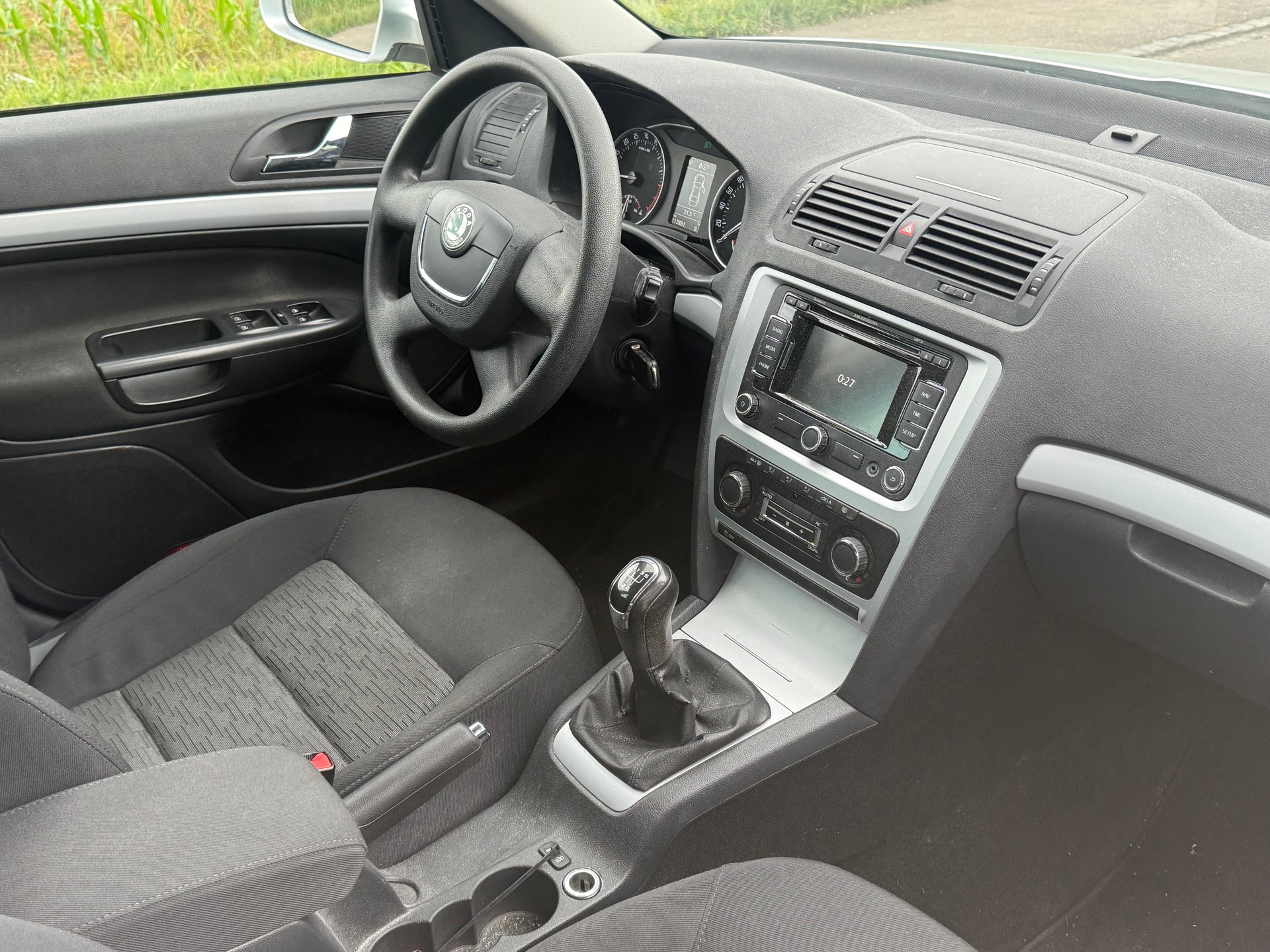 SKODA Octavia Combi 1.6 TDI Ambiente-image-9