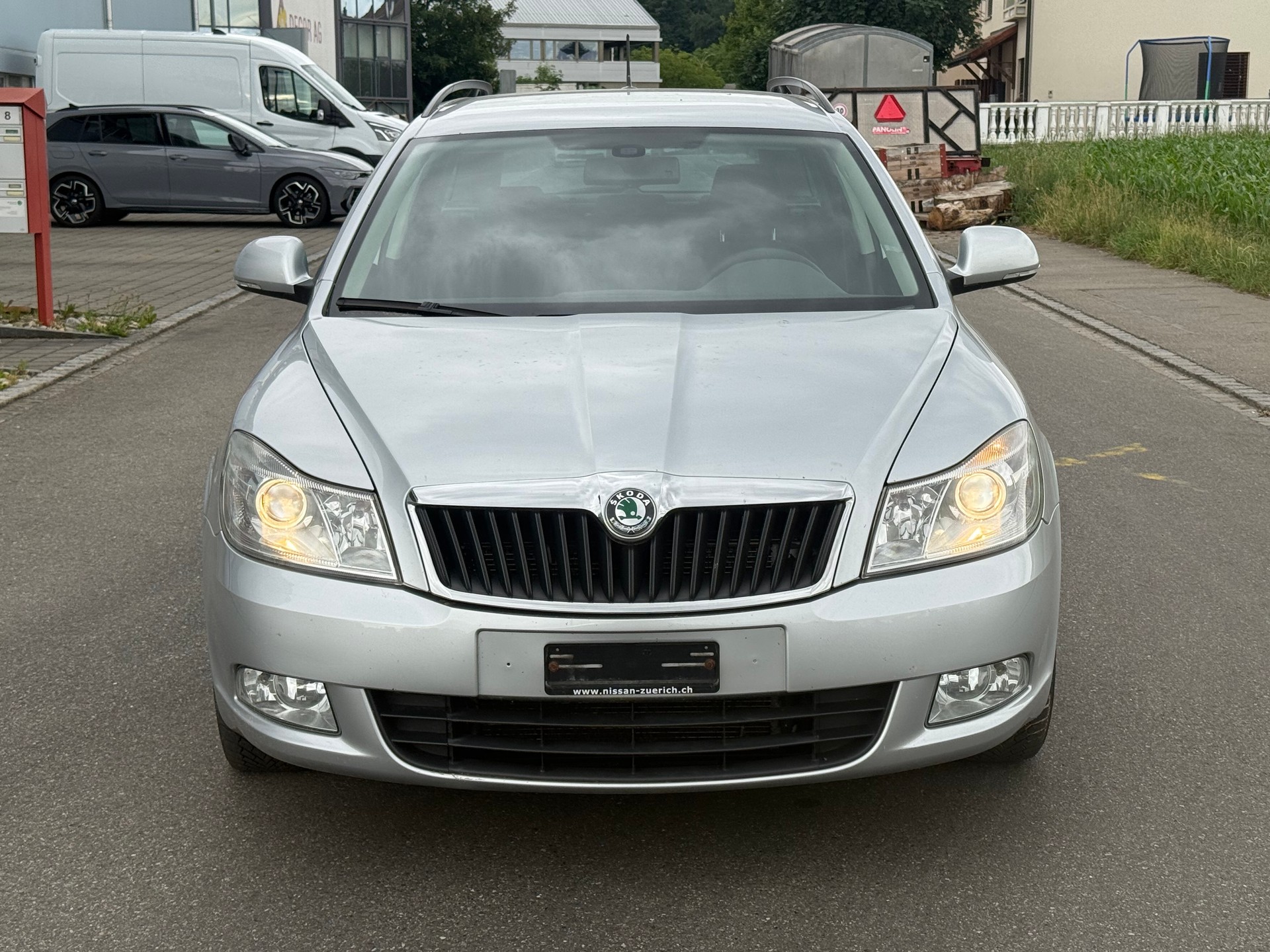 SKODA Octavia Combi 1.6 TDI Ambiente-image-3