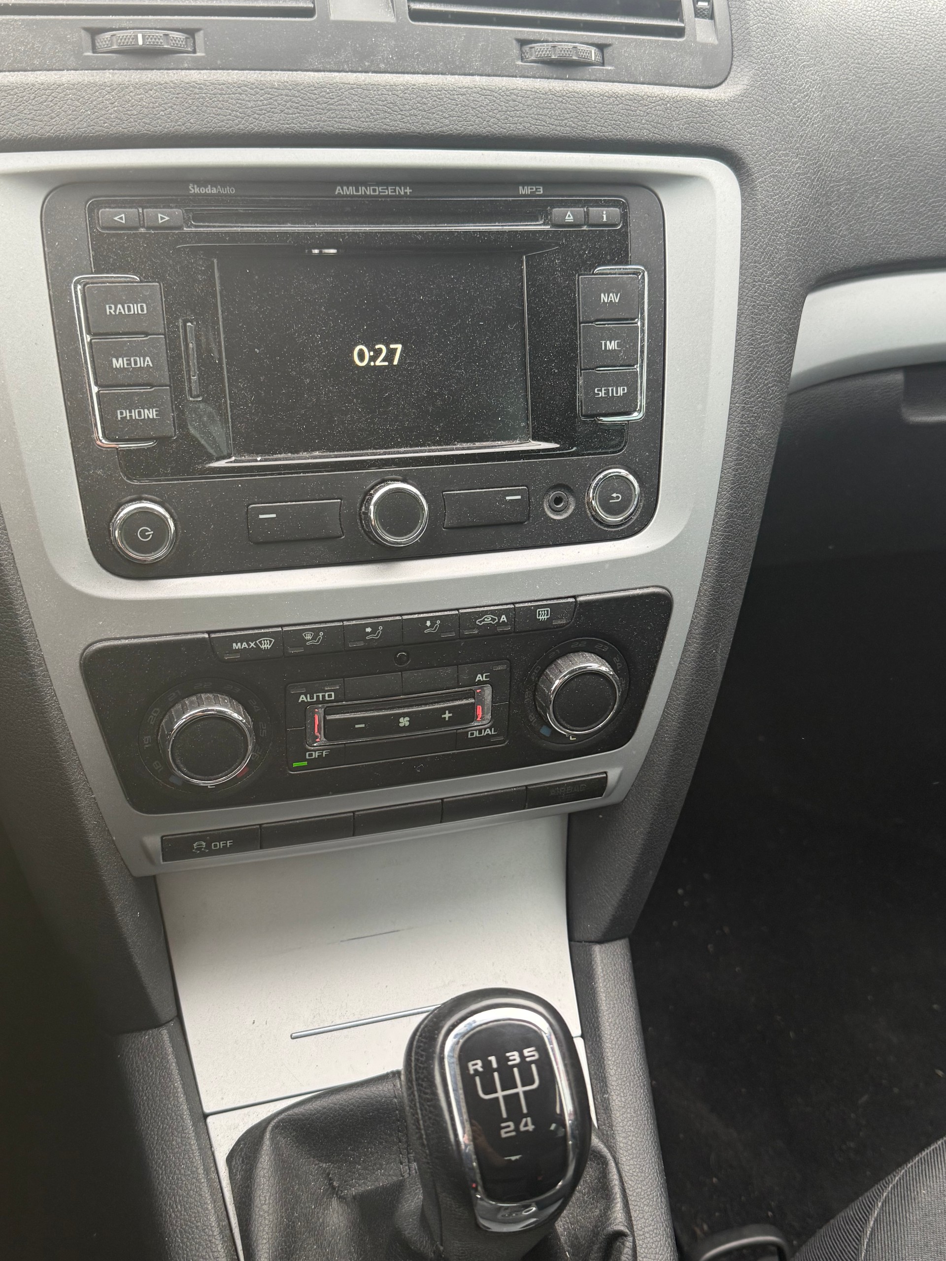 SKODA Octavia Combi 1.6 TDI Ambiente-image-10