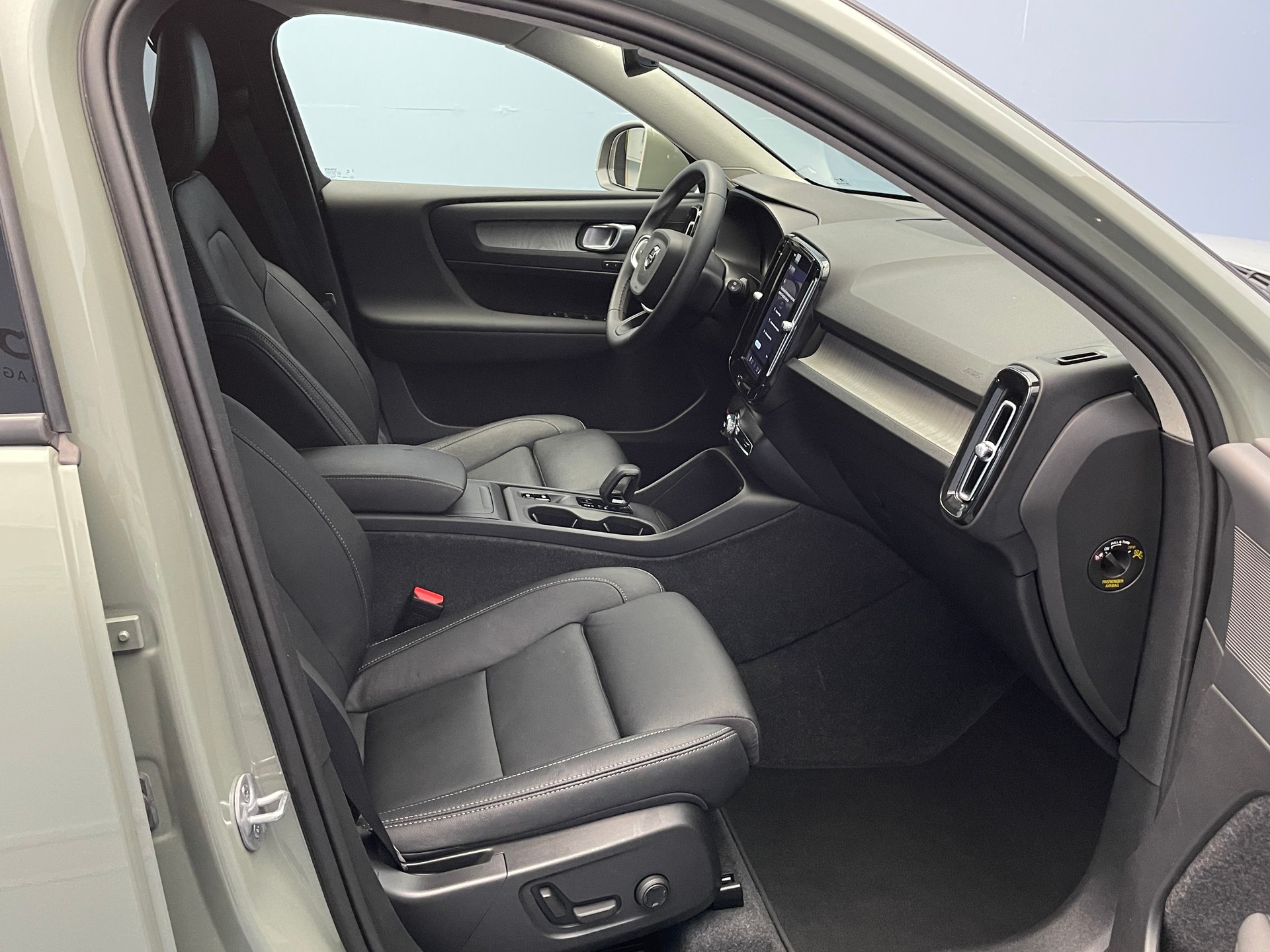 VOLVO XC40 2.0 B3 MH Core-image-13