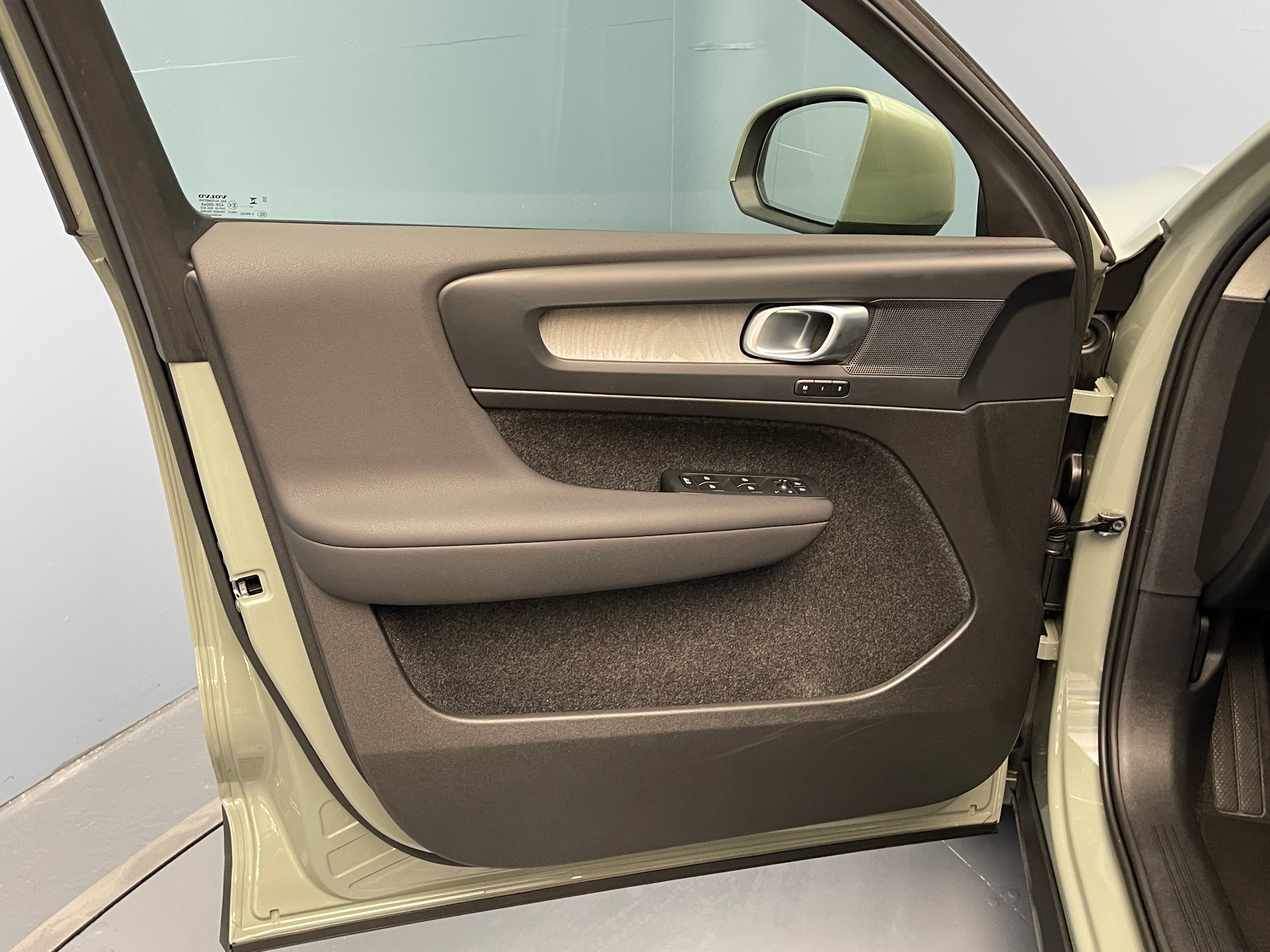 VOLVO XC40 2.0 B3 MH Core-image-11