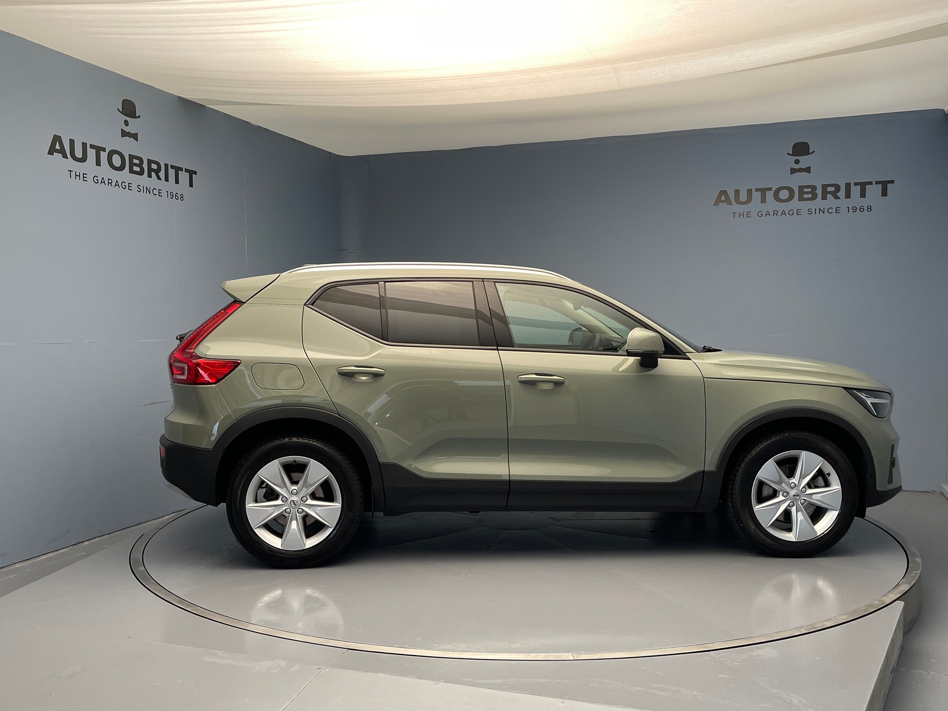 VOLVO XC40 2.0 B3 MH Core-image-2