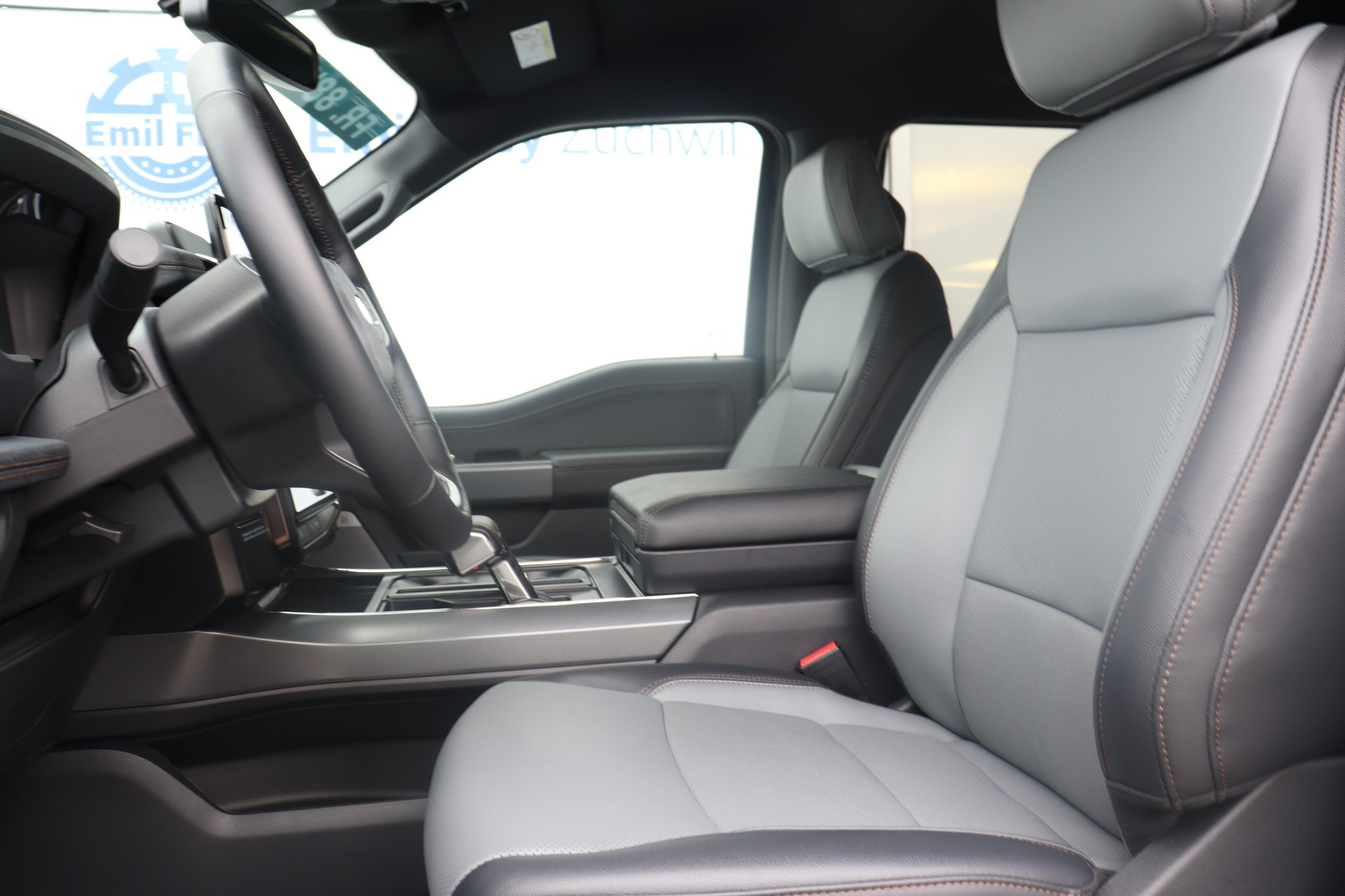 FORD F-150 Lightning DKab.Pick-up 98 kWh Lariat Launch Edition-image-9