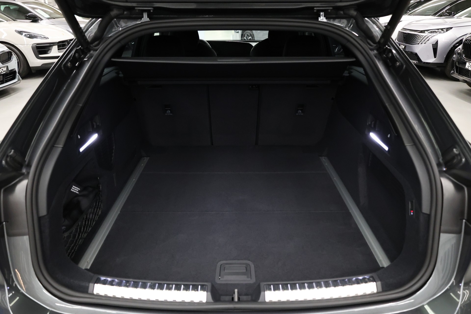 AUDI A6 Avant 2.0 TDI S-Line Edition One quattro S-Tronic-image-12