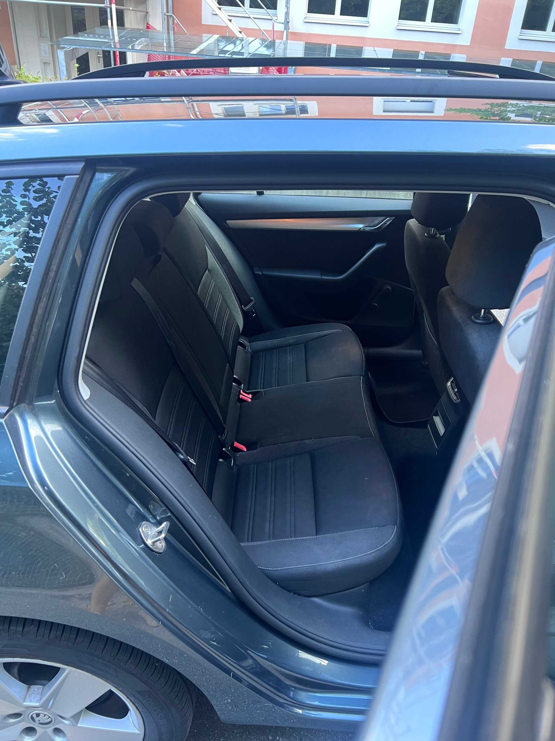 SKODA 2.0 TDI 150 Ambition DSG-image-4