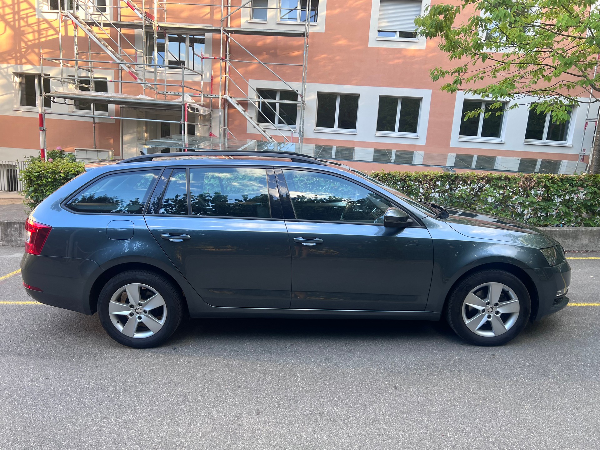 SKODA 2.0 TDI 150 Ambition DSG-image-1