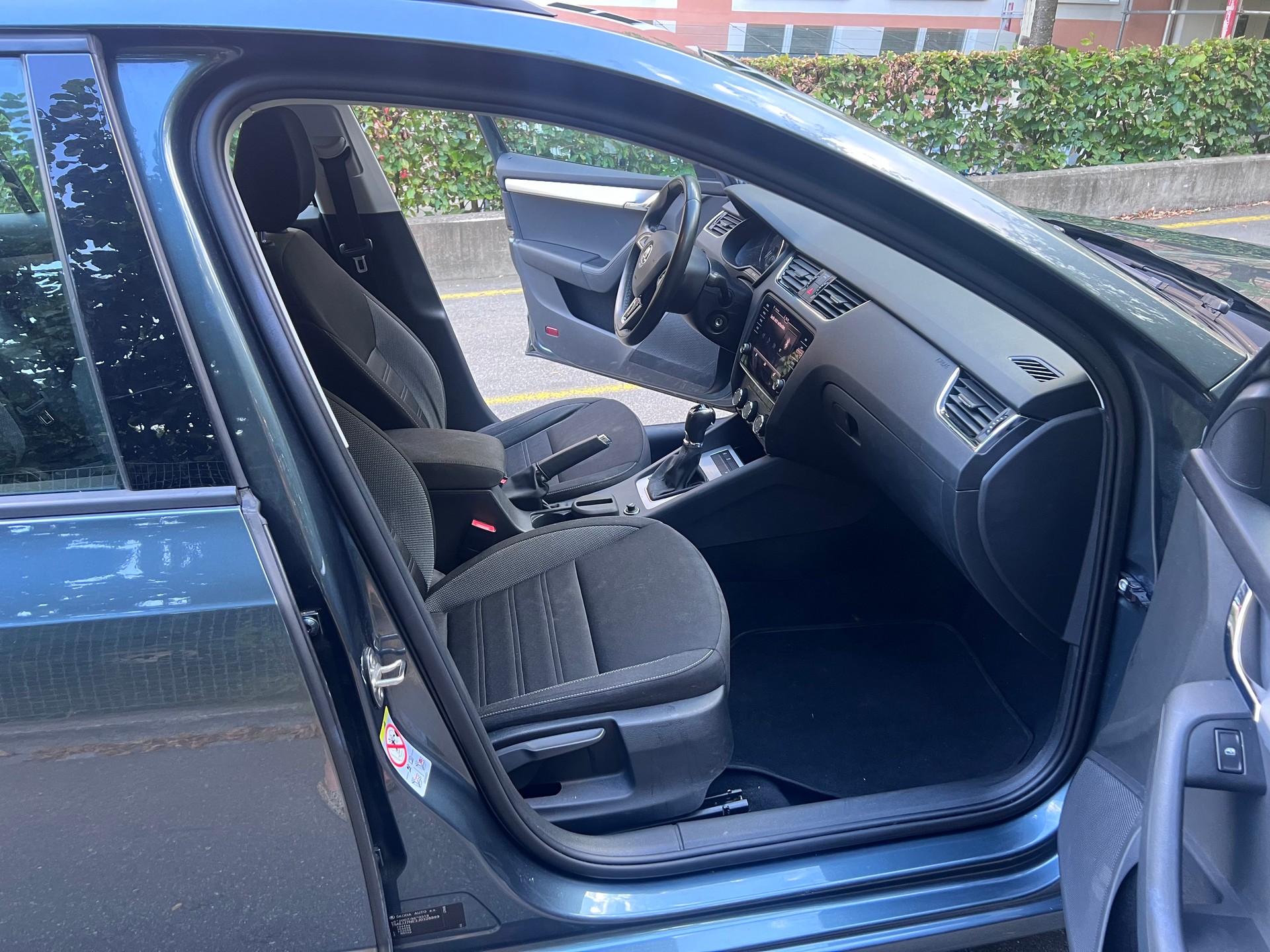 SKODA 2.0 TDI 150 Ambition DSG-image-2
