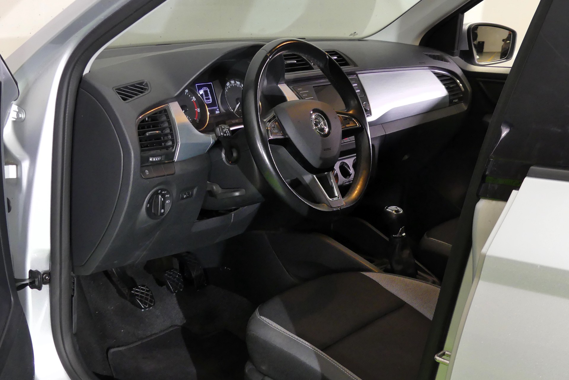 SKODA Fabia 1.2 TSI Active-image-11