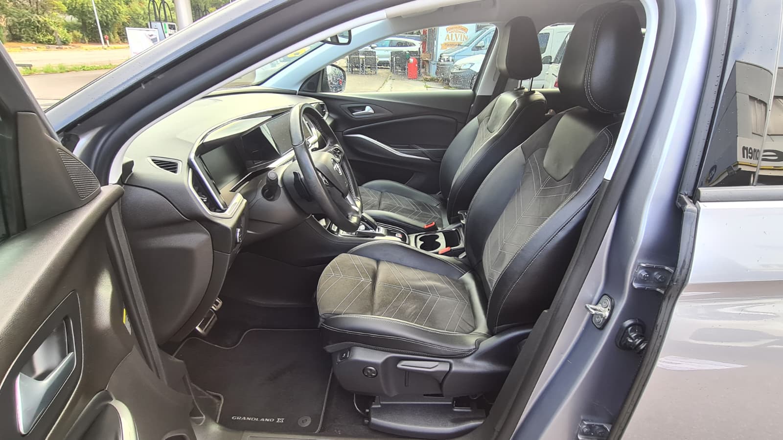 OPEL Grandland 1.5CDTi Elegance Automatic ** Alcantara-Leder ** Gr-Navi ** RF-Kamera 360° ** Lenkradheizung ** ACC ** Ab MFK **-image-17