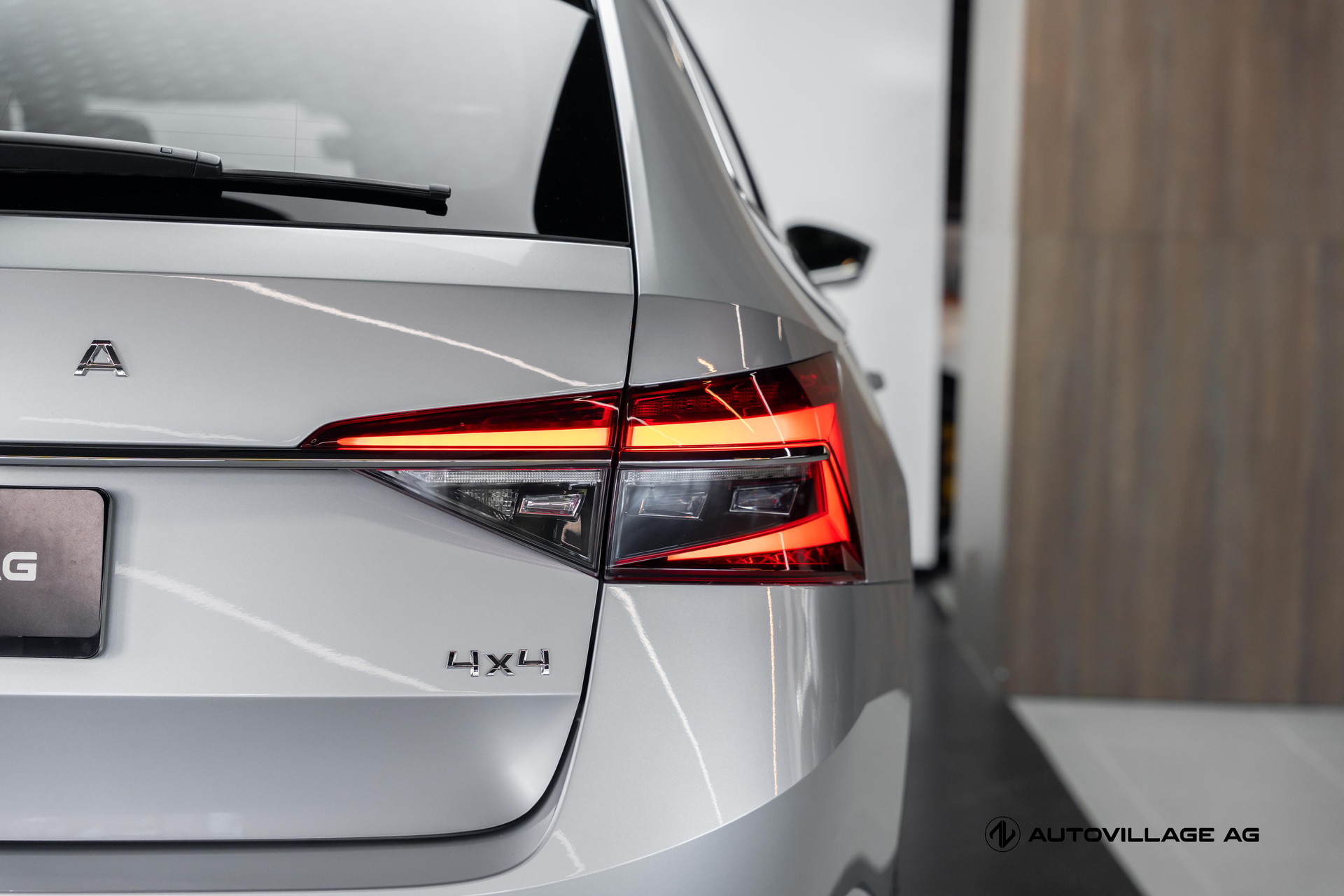 SKODA Superb Combi 2.0 TDi Style 4x4 DSG-image-27