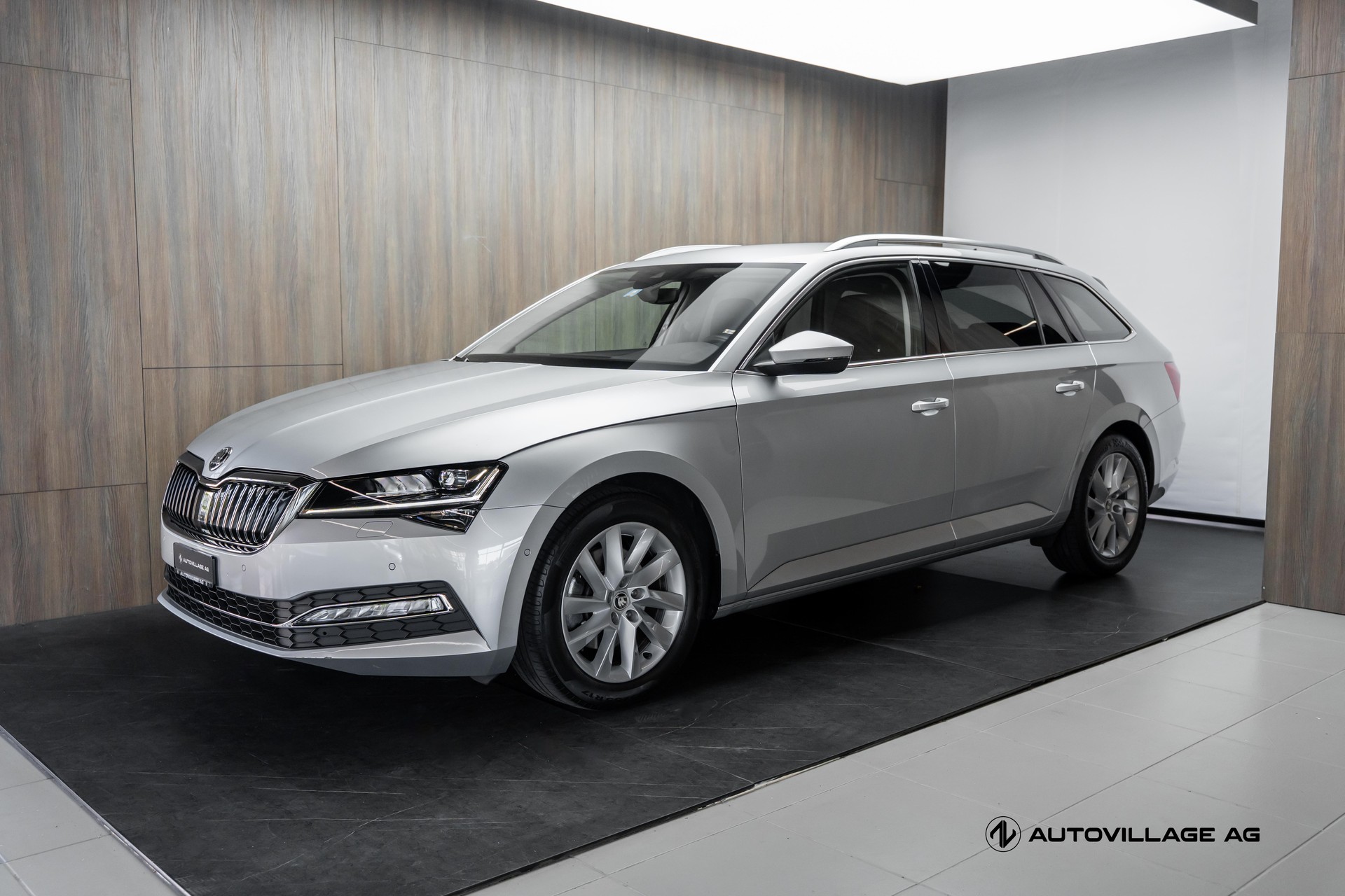 SKODA Superb Combi 2.0 TDi Style 4x4 DSG-image-0