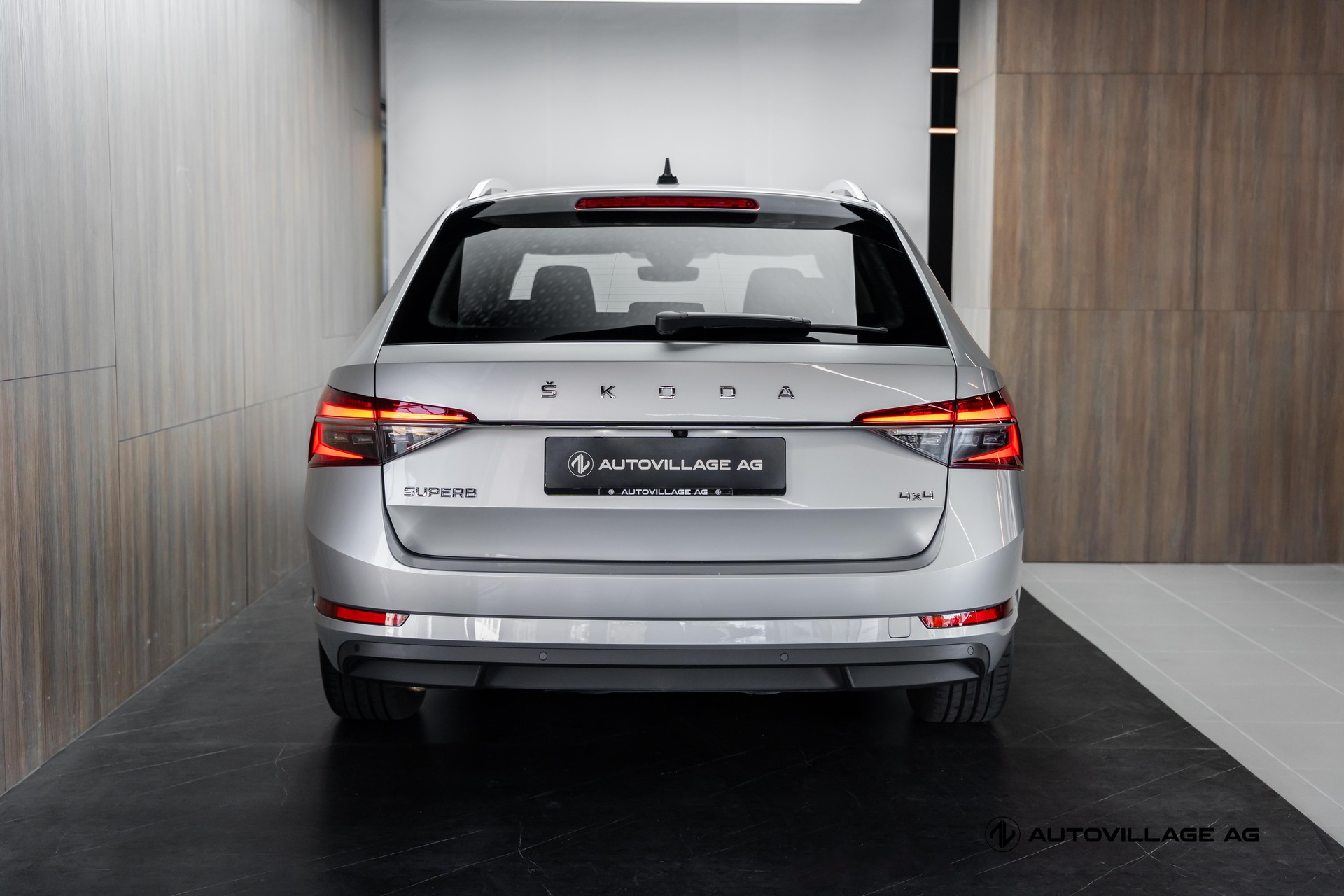 SKODA Superb Combi 2.0 TDi Style 4x4 DSG-image-29