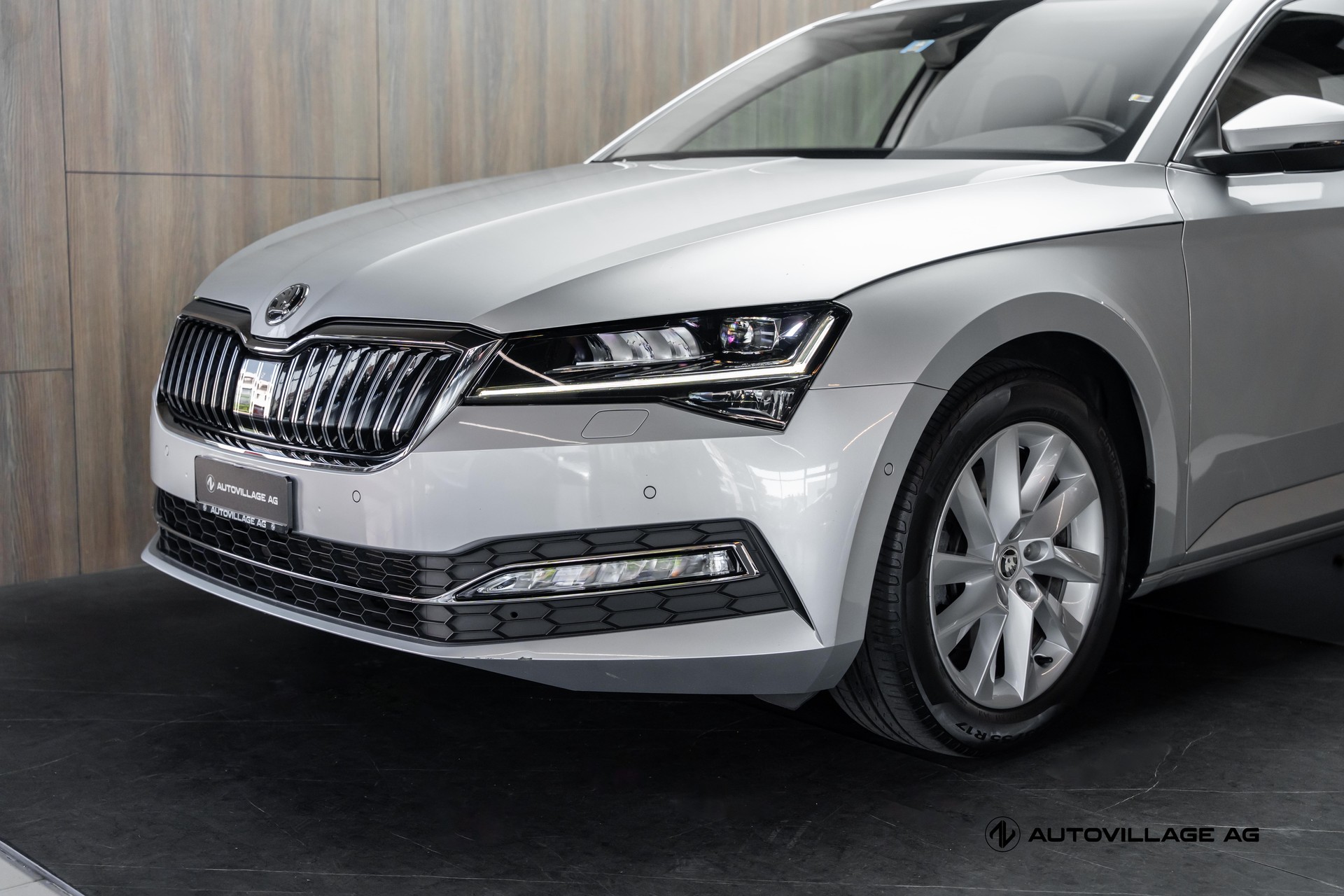 SKODA Superb Combi 2.0 TDi Style 4x4 DSG-image-24