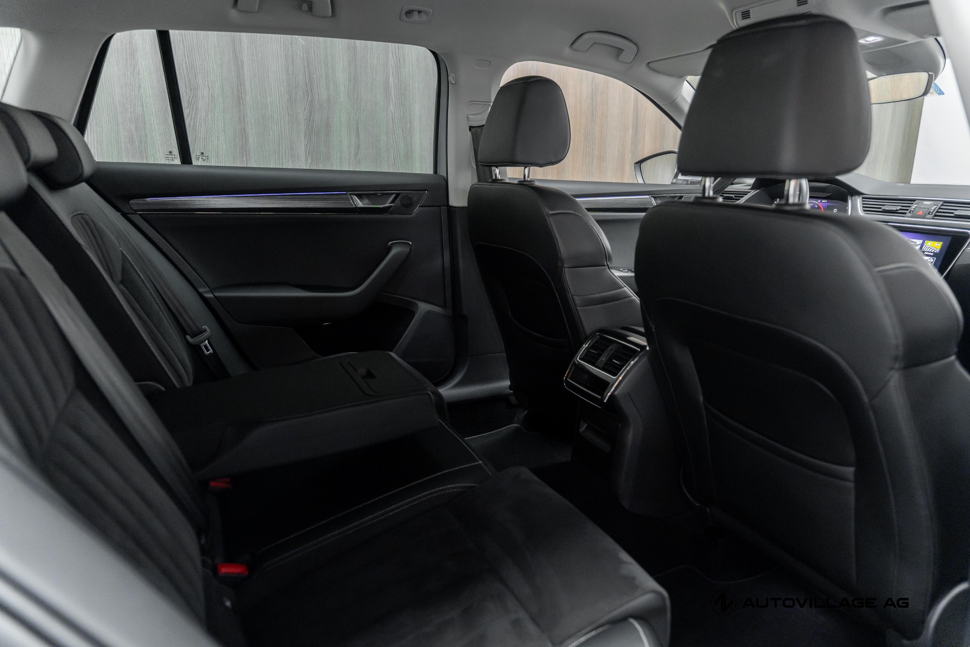SKODA Superb Combi 2.0 TDi Style 4x4 DSG-image-7